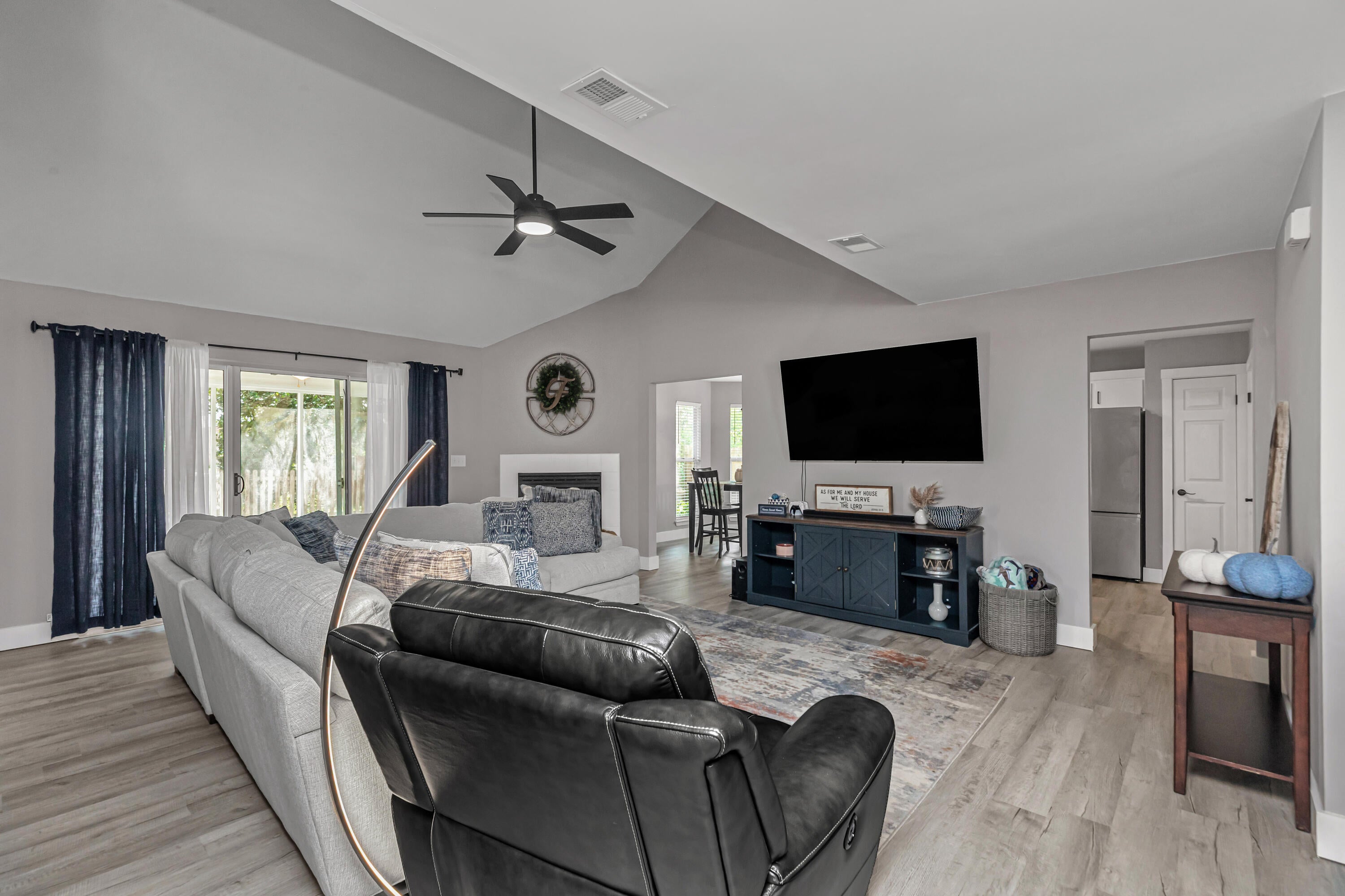 PARKWOOD COURT AT BLUEWATER BAY - Residential