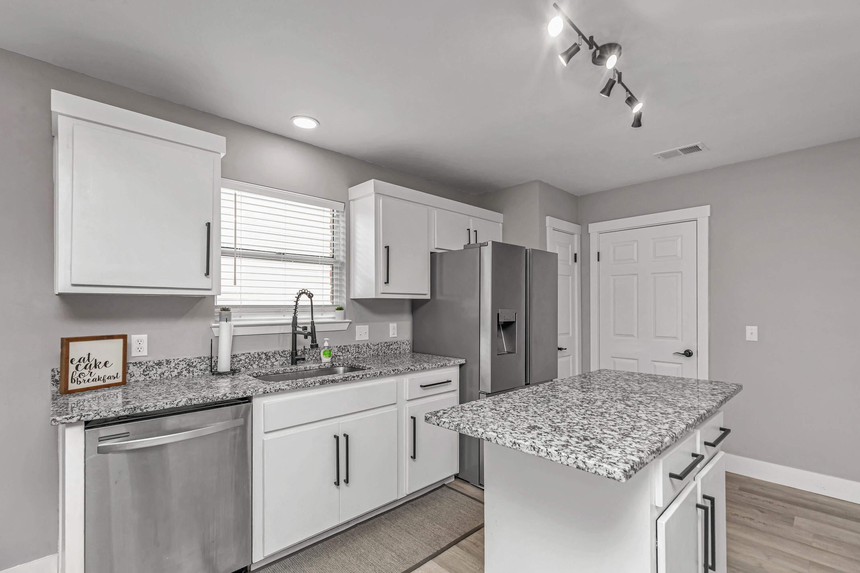 PARKWOOD COURT AT BLUEWATER BAY - Residential