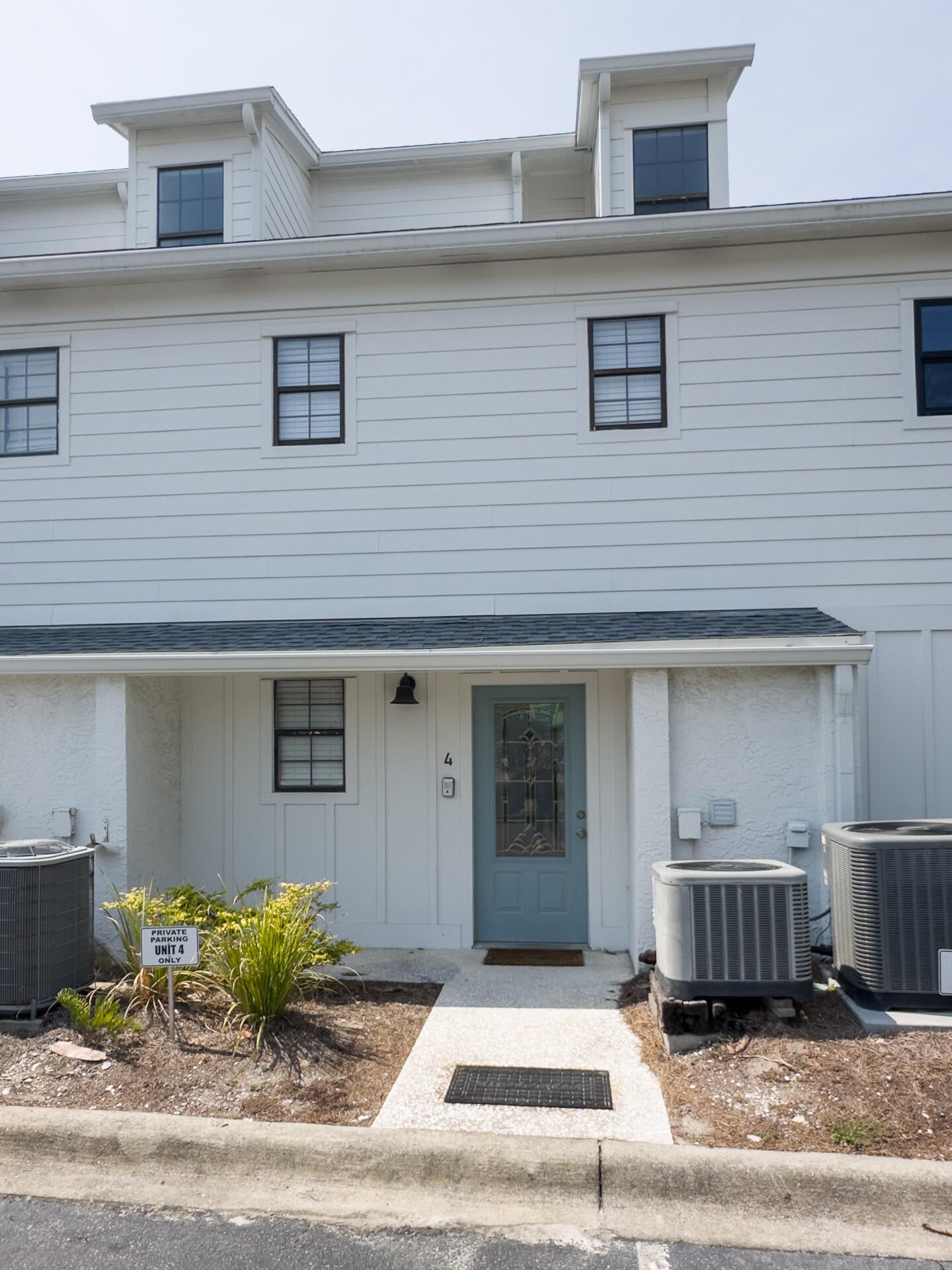 BEACHSIDE TOWNHOMES - Residential