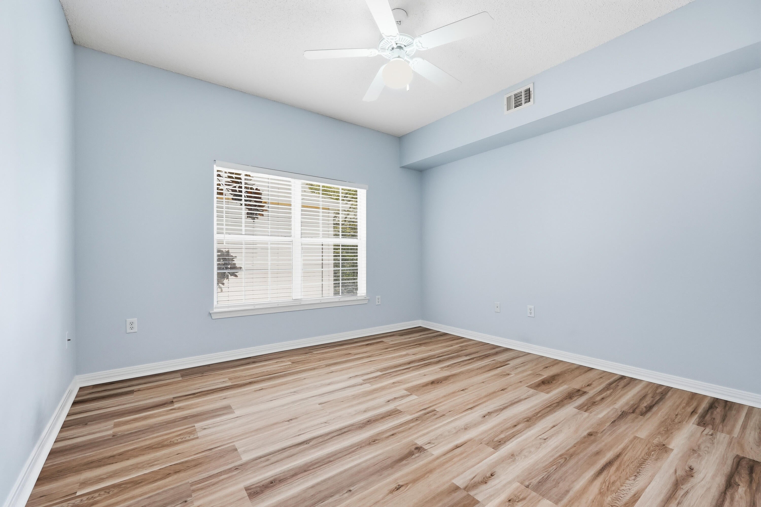 THE OAKS AT NICEVILLE PH I - Residential Lease