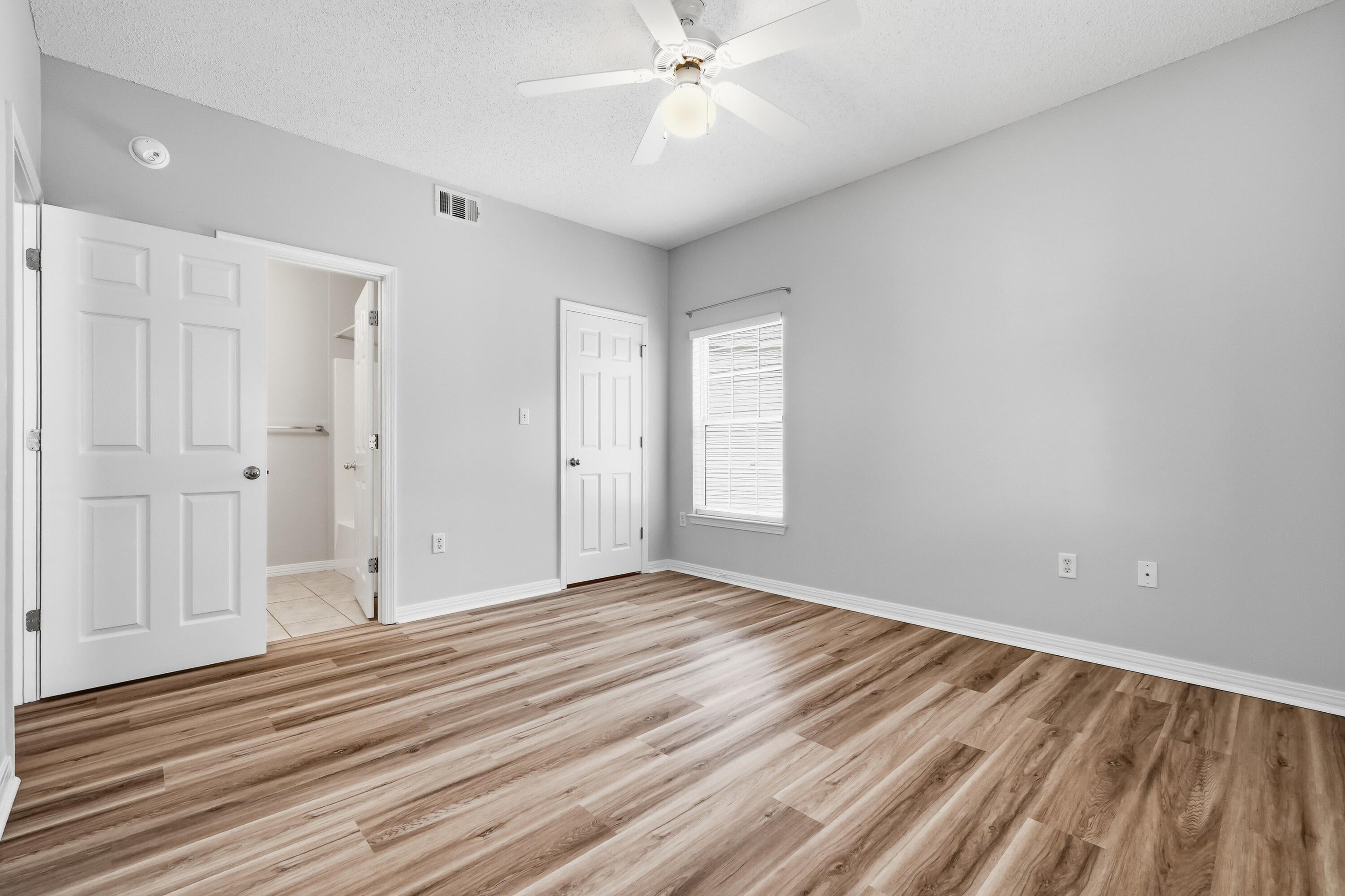 THE OAKS AT NICEVILLE PH I - Residential Lease