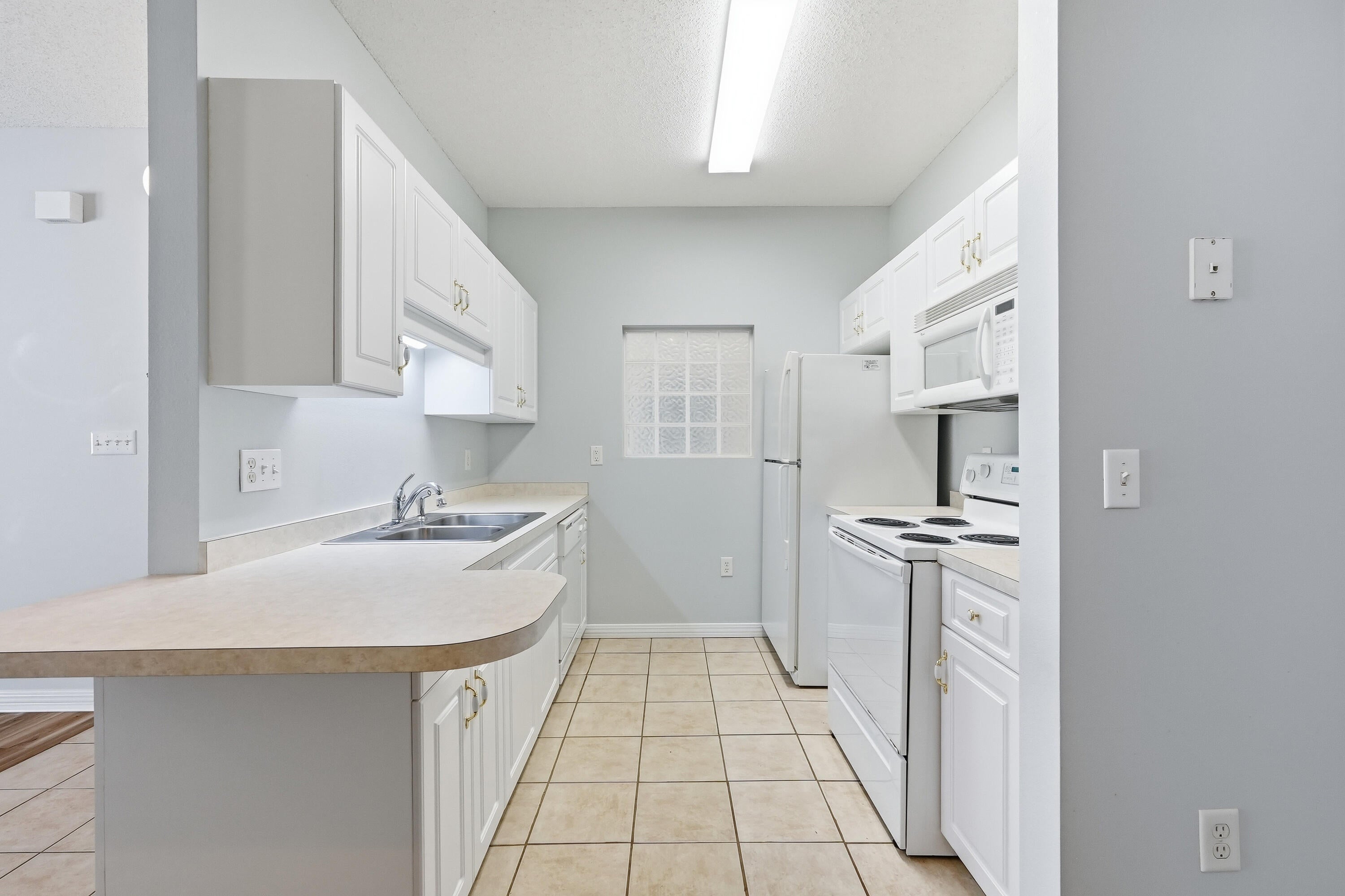 THE OAKS AT NICEVILLE PH I - Residential Lease