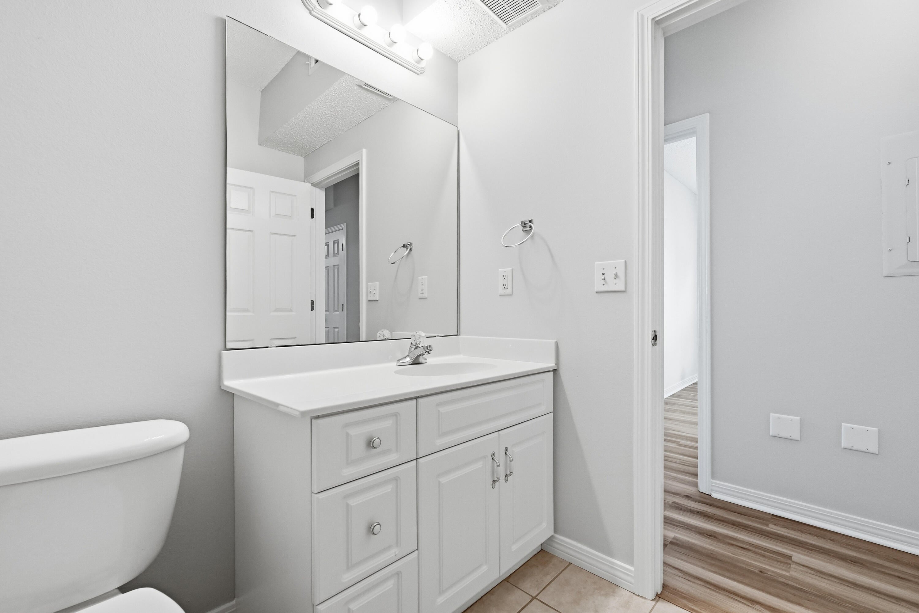 THE OAKS AT NICEVILLE PH I - Residential Lease