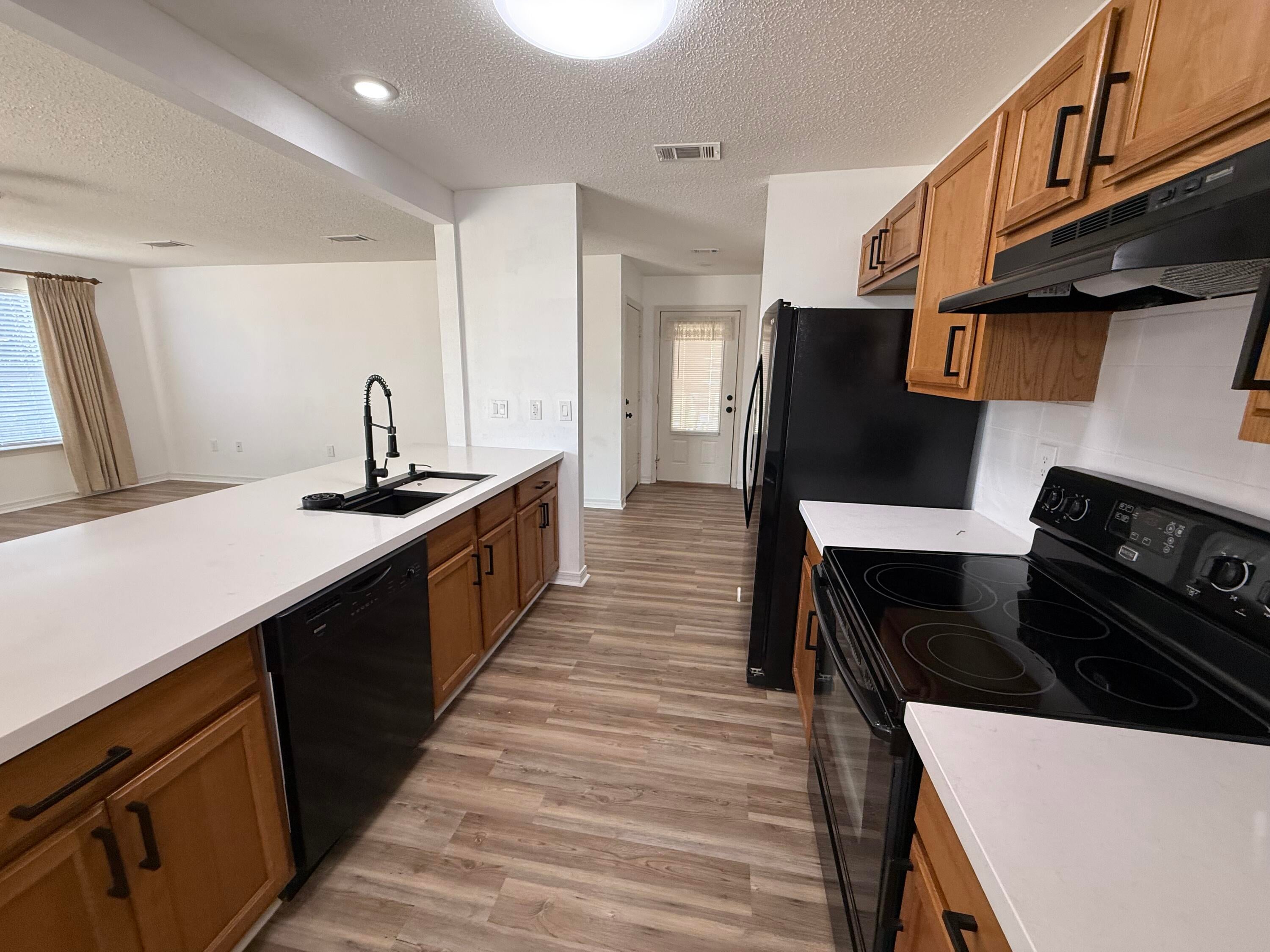 HUNTERS' RIDGE - Residential Lease