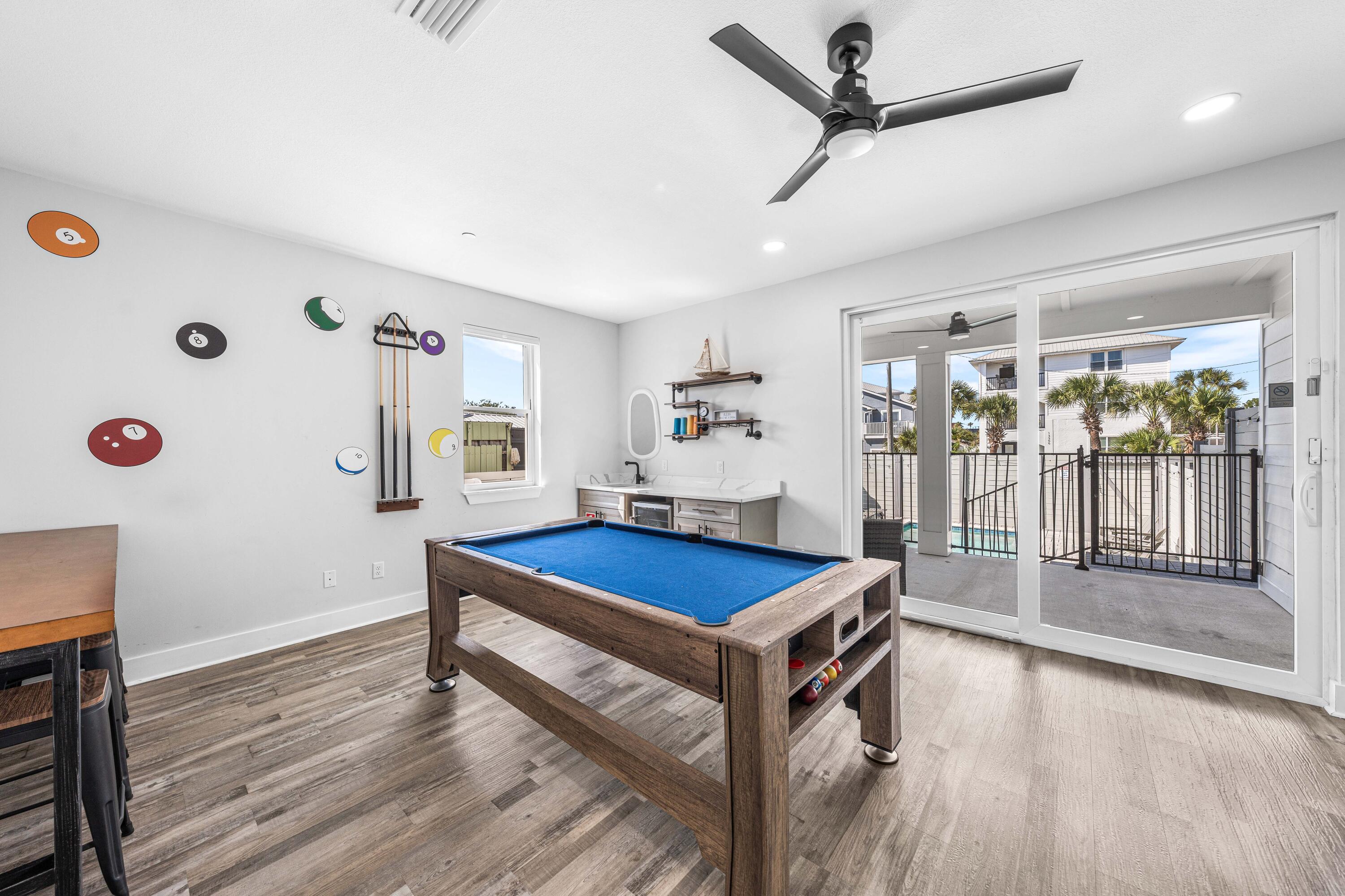 BAHAMA BEACH - Residential