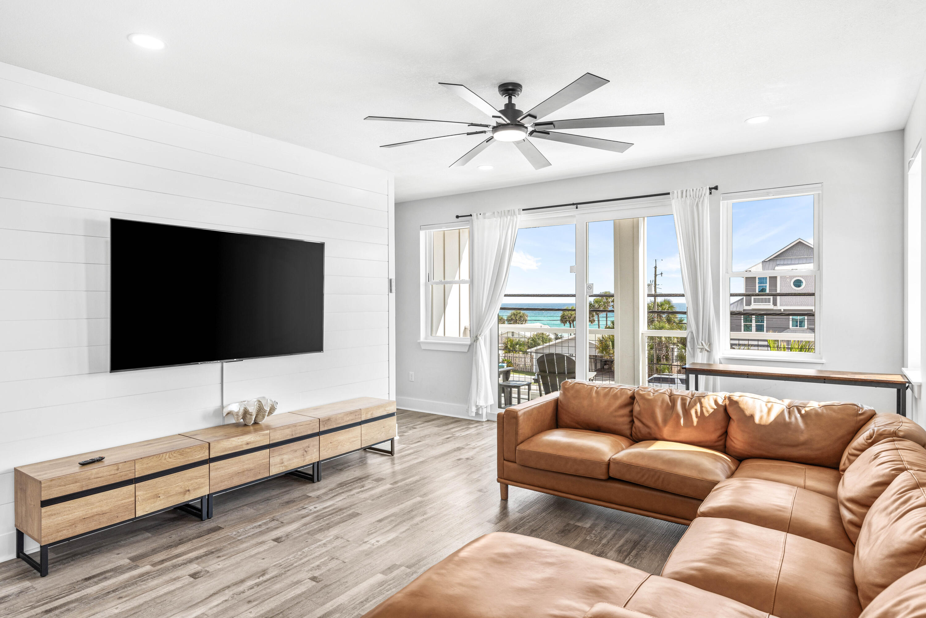 BAHAMA BEACH - Residential