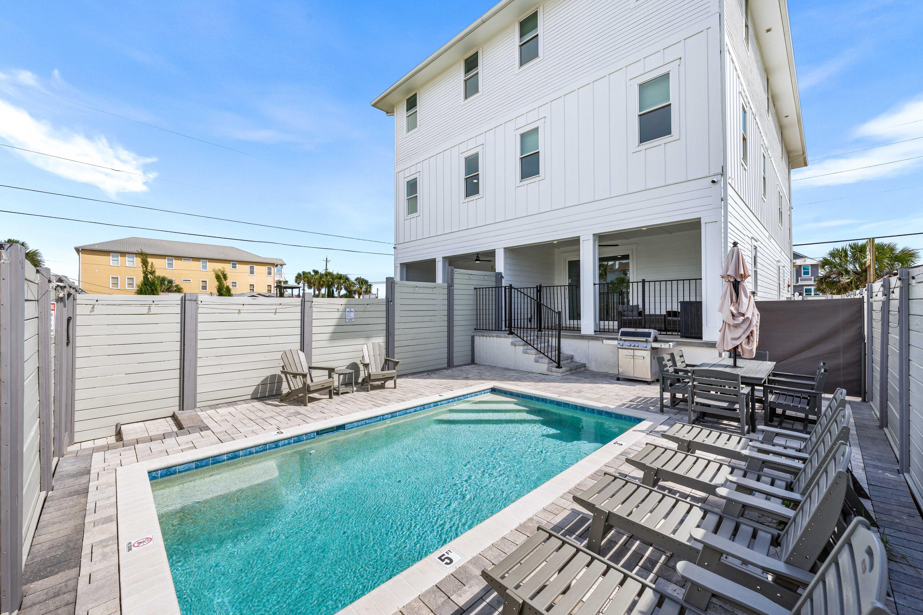 BAHAMA BEACH - Residential