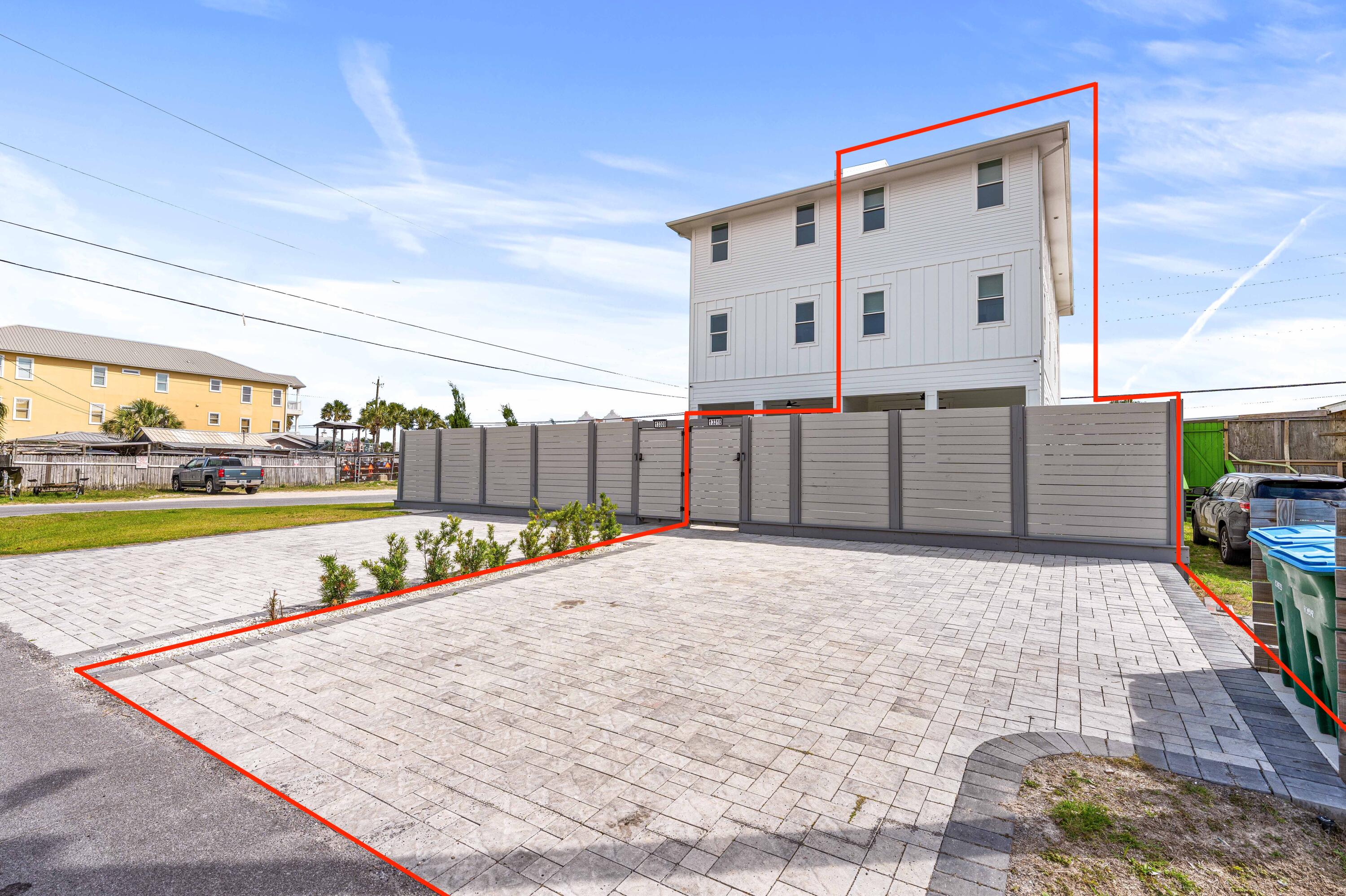 BAHAMA BEACH - Residential
