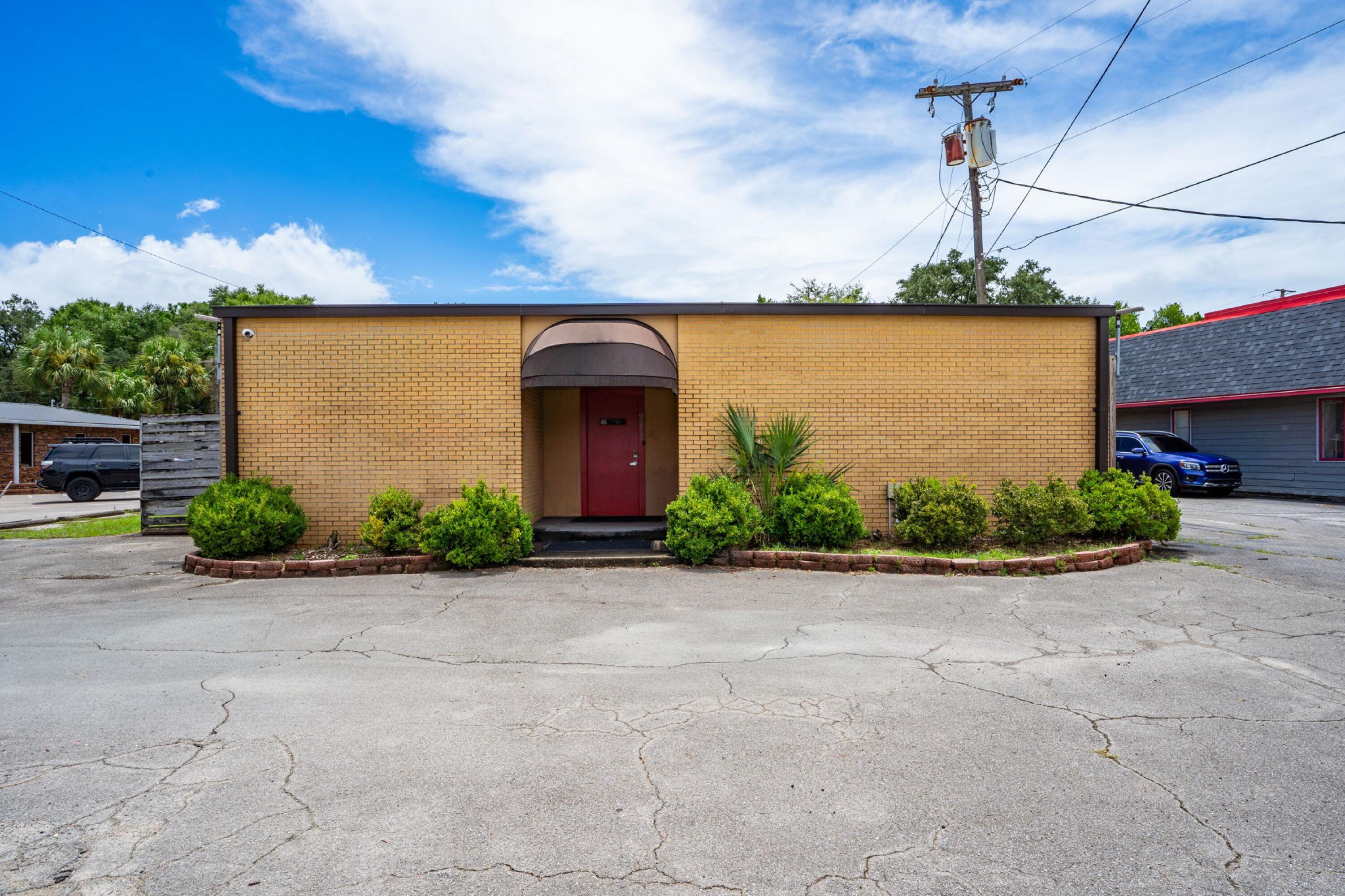 711 Eglin Parkway offers a rare opportunity to lease a highly visible standalone property in the heart of Fort Walton Beach. Positioned directly on Eglin Parkway with frontage exposure to more than 42,000 vehicles per day, the site also benefits from convenient access via the traffic light at Racetrack Road.

Constructed of durable block and concrete with a roof just 8 years old, the building features 3,264 square feet of heated and cooled space designed to accommodate a wide range of professional uses. The interior layout blends an open, collaborative work environment with individual offices, along with a kitchenette and break area for staff comfort.

A tenant improvement allowance is available with an approved lease agreement.
