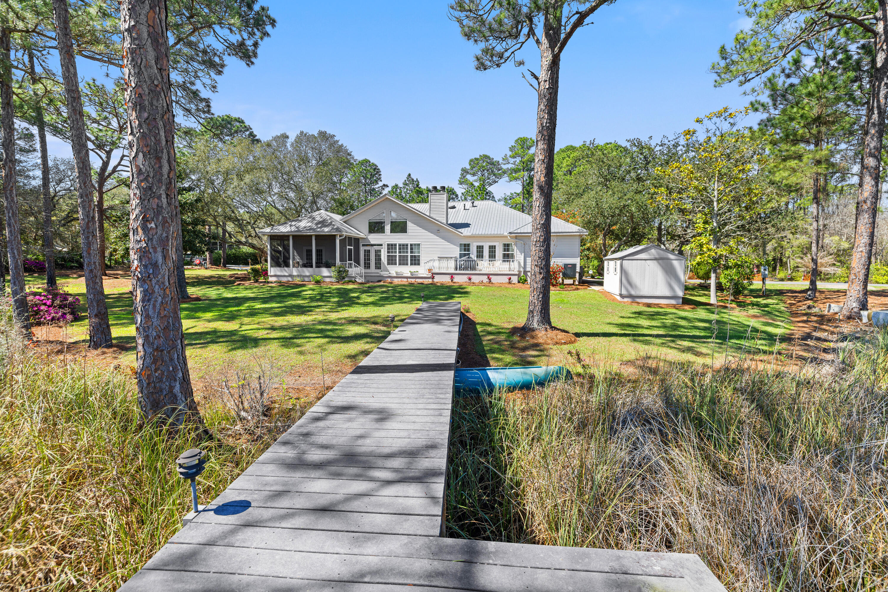 BAY PINE SHORES - Residential