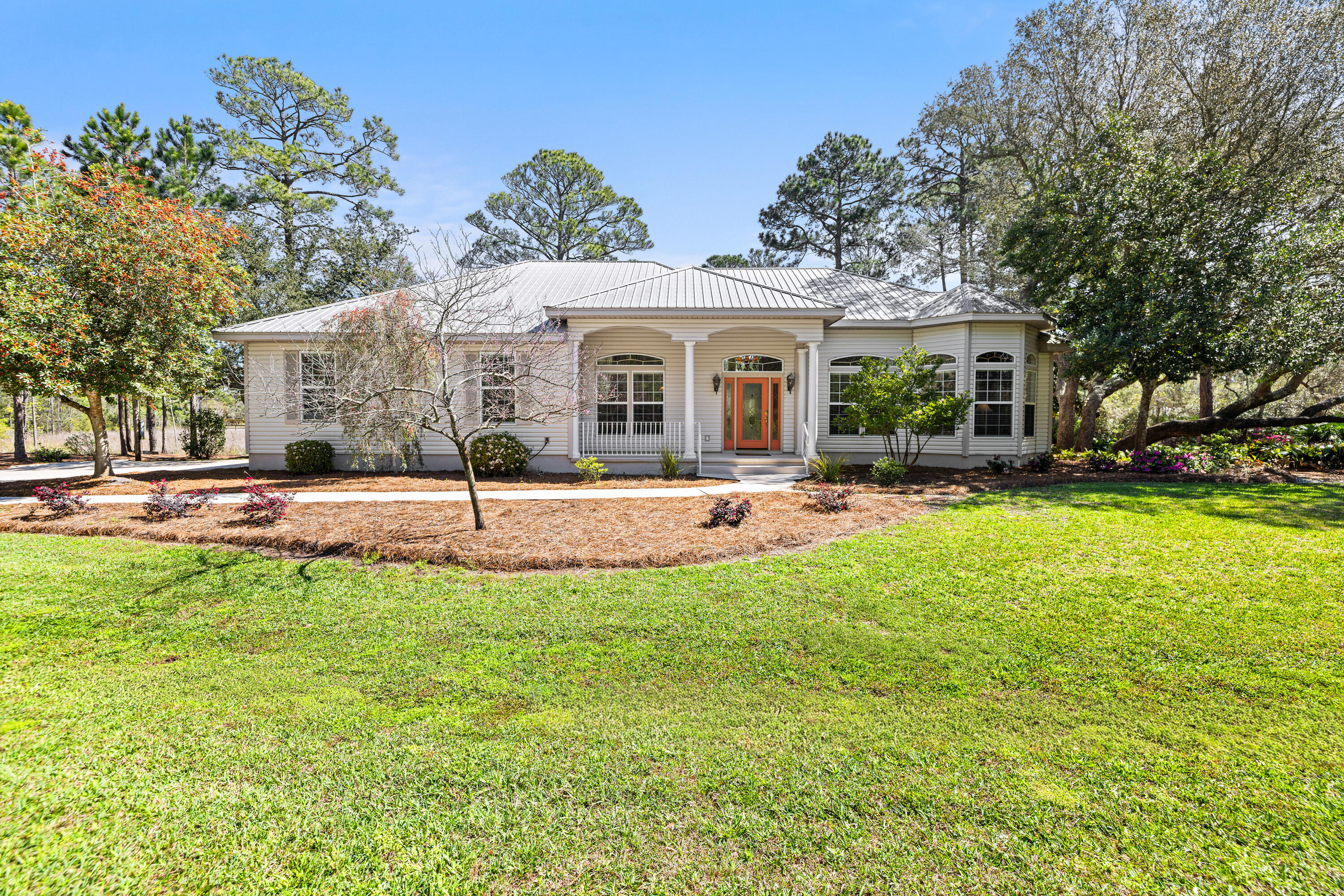 BAY PINE SHORES - Residential