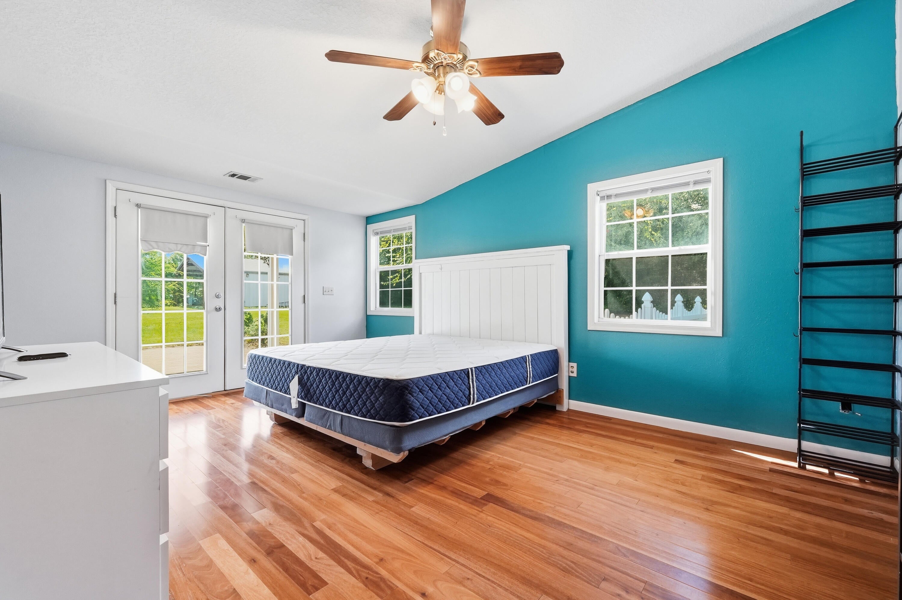KINGS COURT - Residential