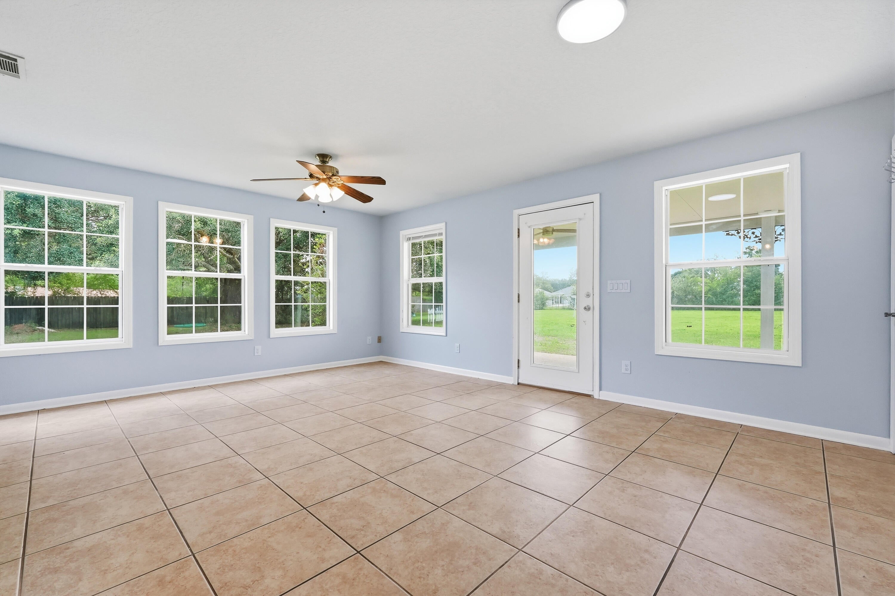 KINGS COURT - Residential