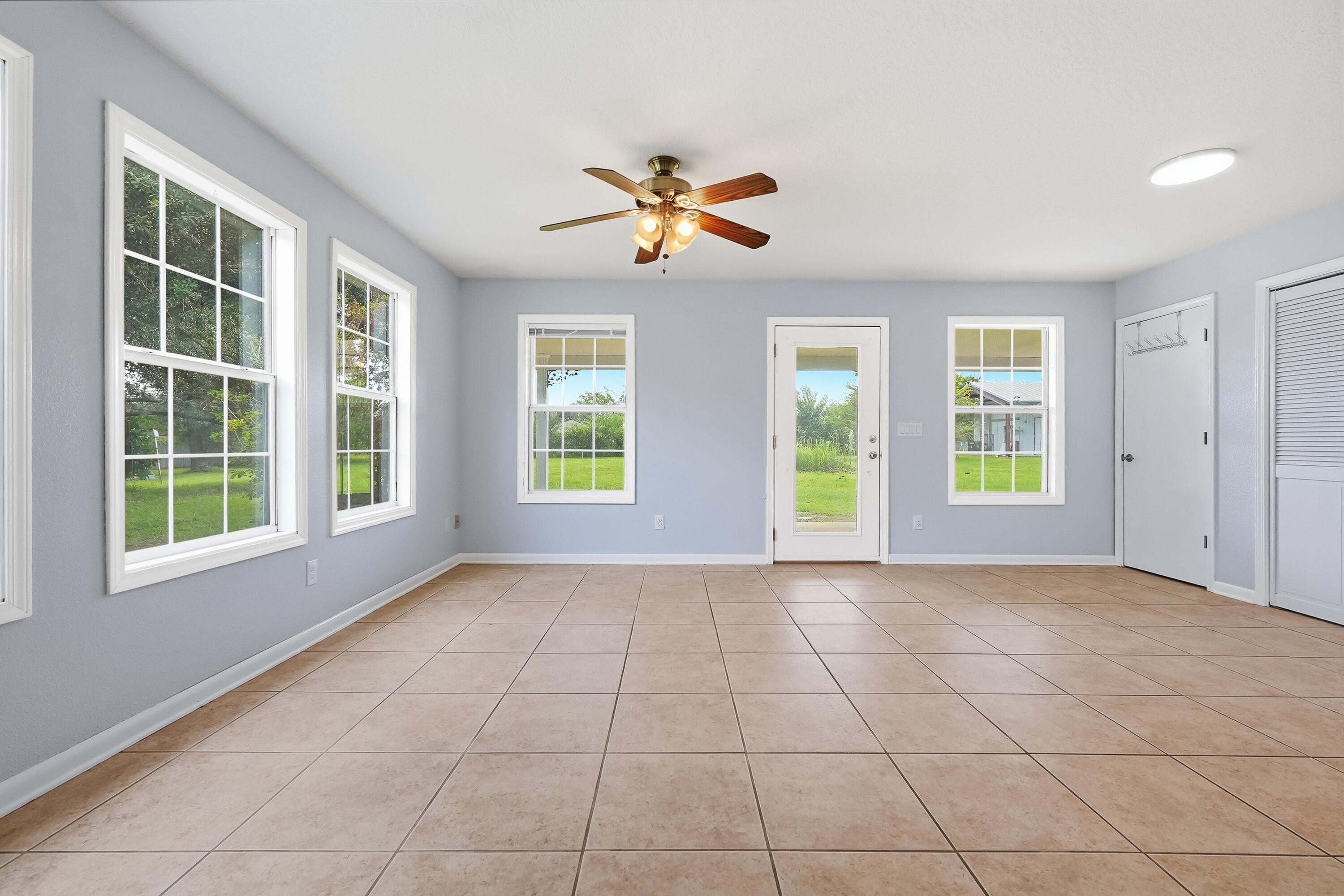 KINGS COURT - Residential