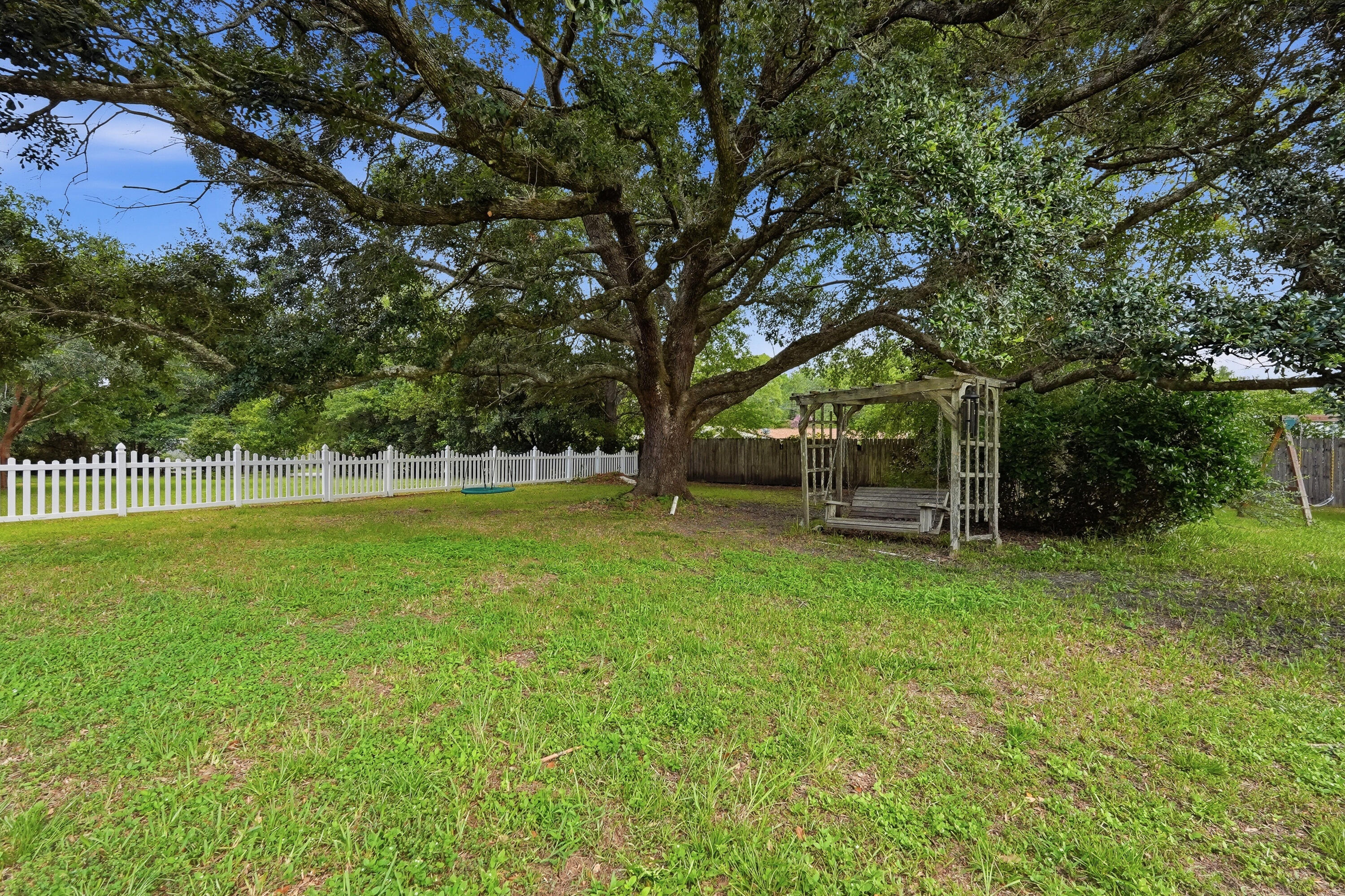 KINGS COURT - Residential