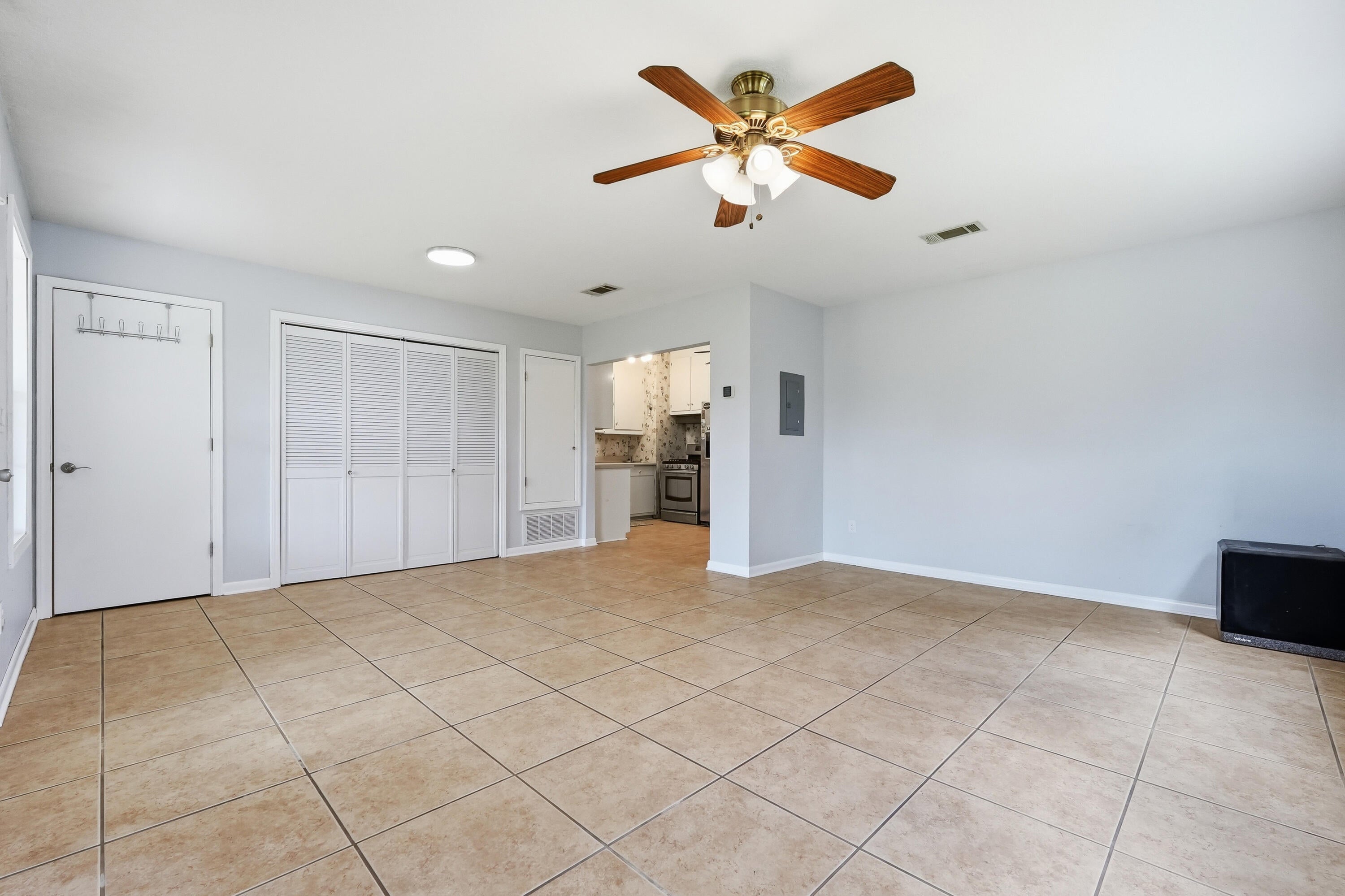 KINGS COURT - Residential
