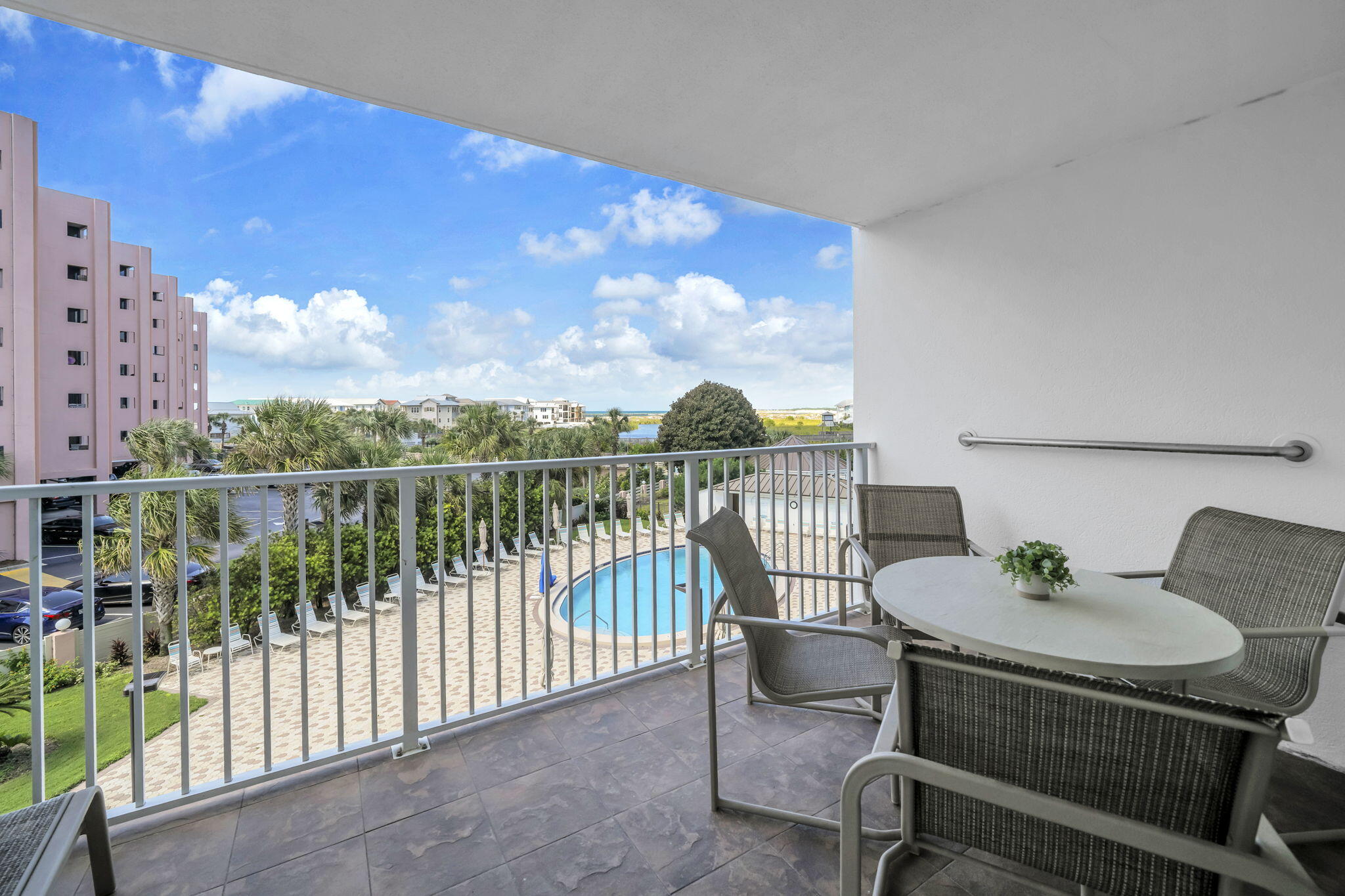 ISLANDER CONDO PH 2 - Residential
