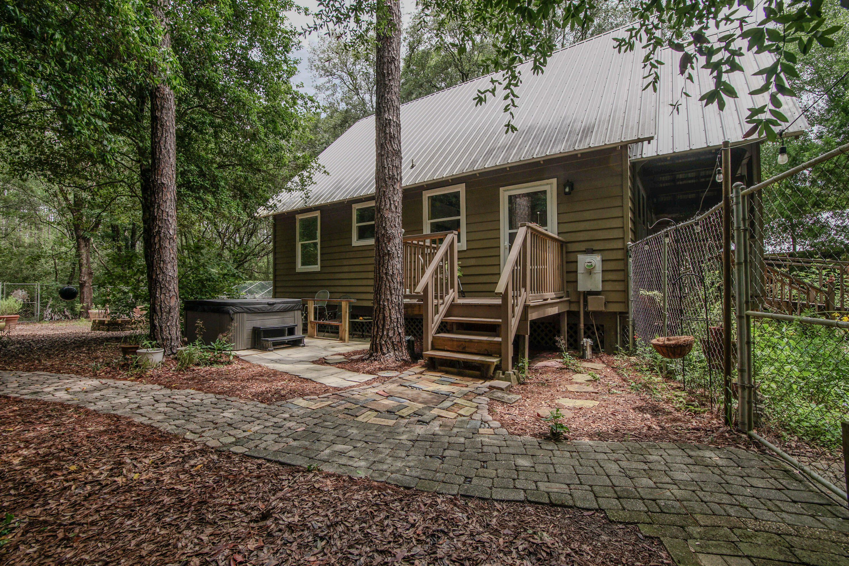 CREEKSIDE - Residential