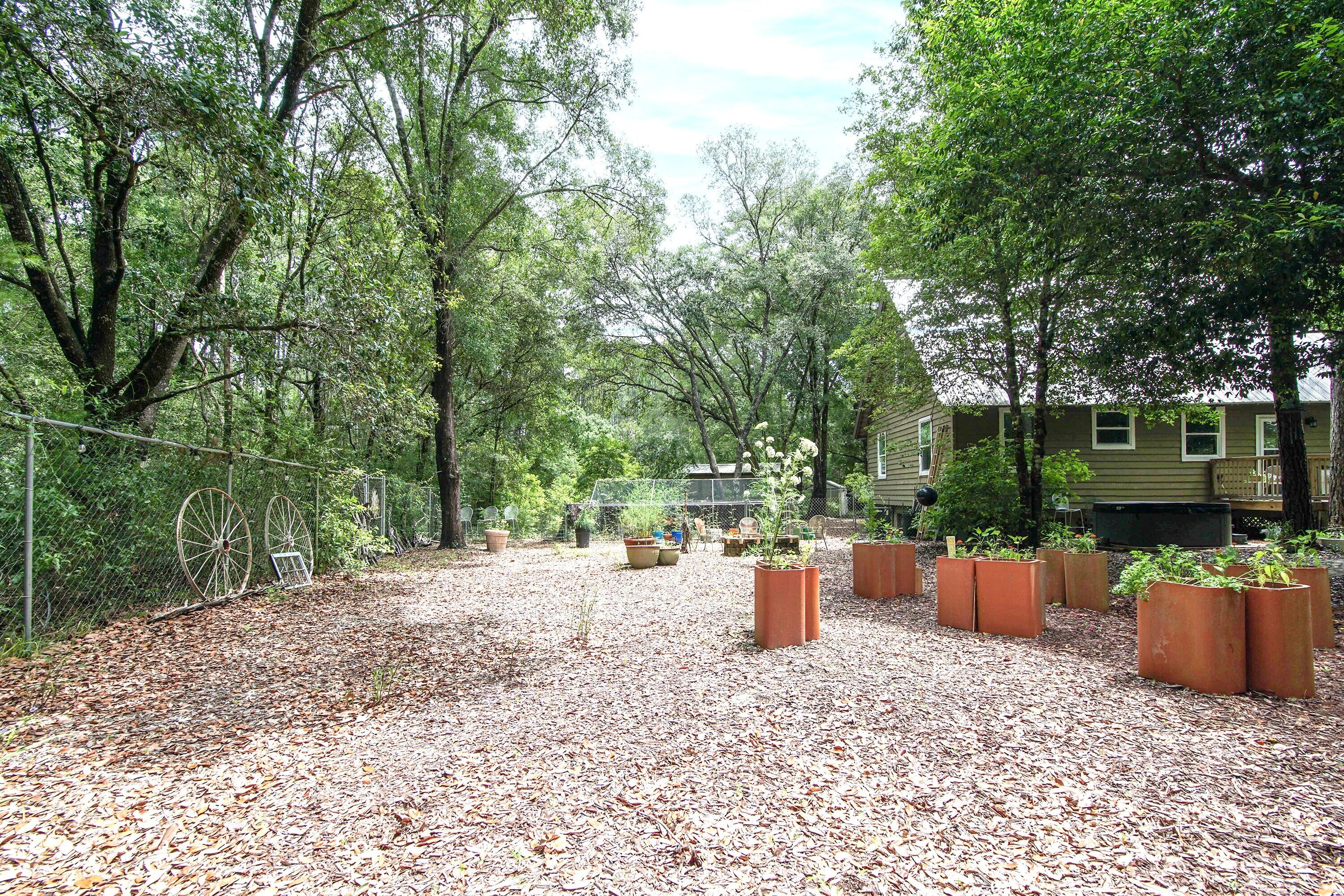CREEKSIDE - Residential