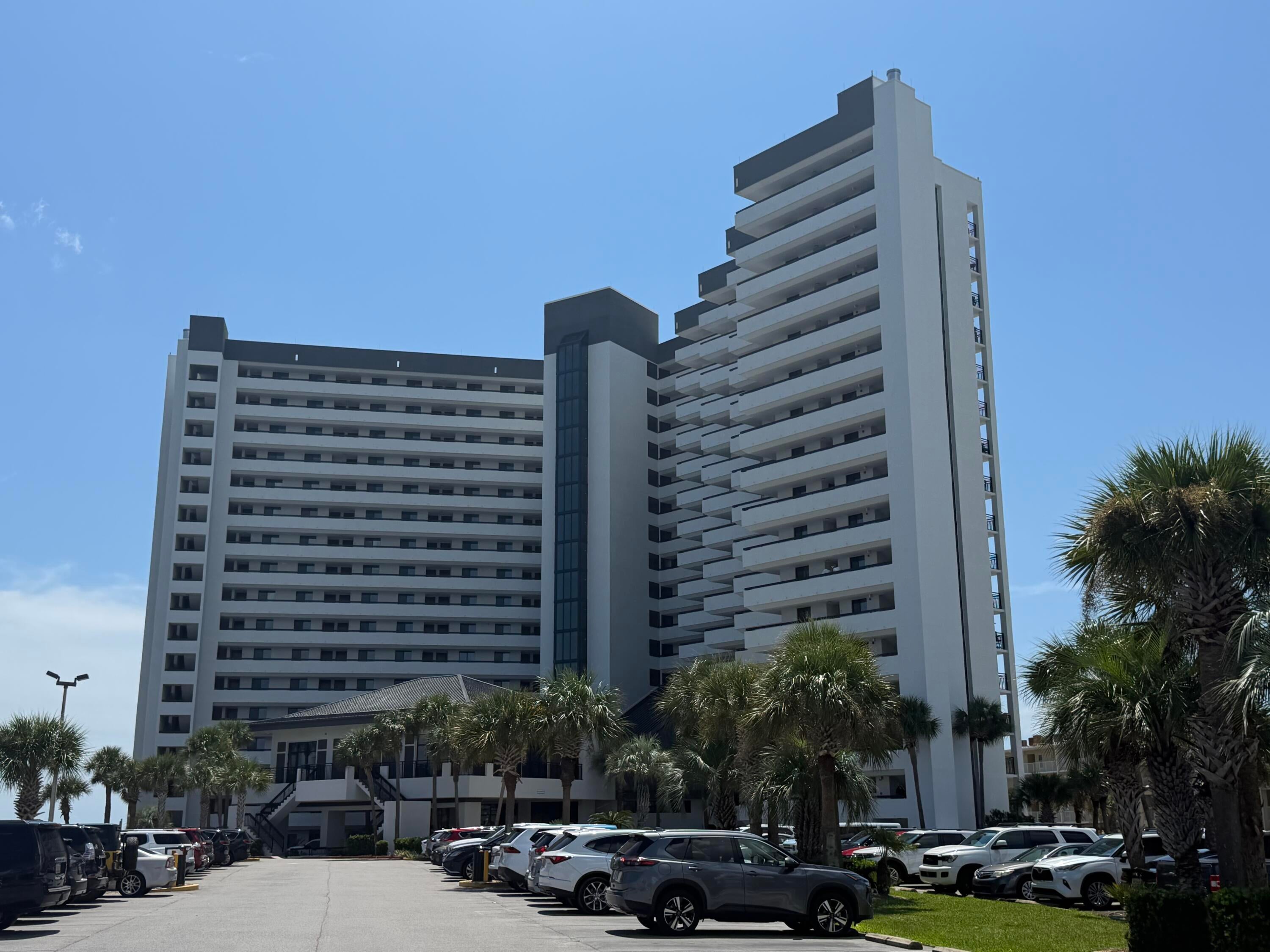 Rare opportunity to Lease full time 1 year and live in Sundestin Beach Resort with all utilities included in this 1 bedroom resort condominium on beachfront. 
grab this opportunity now fully furnished. Easy appliaction process. Minimum credit score to apply