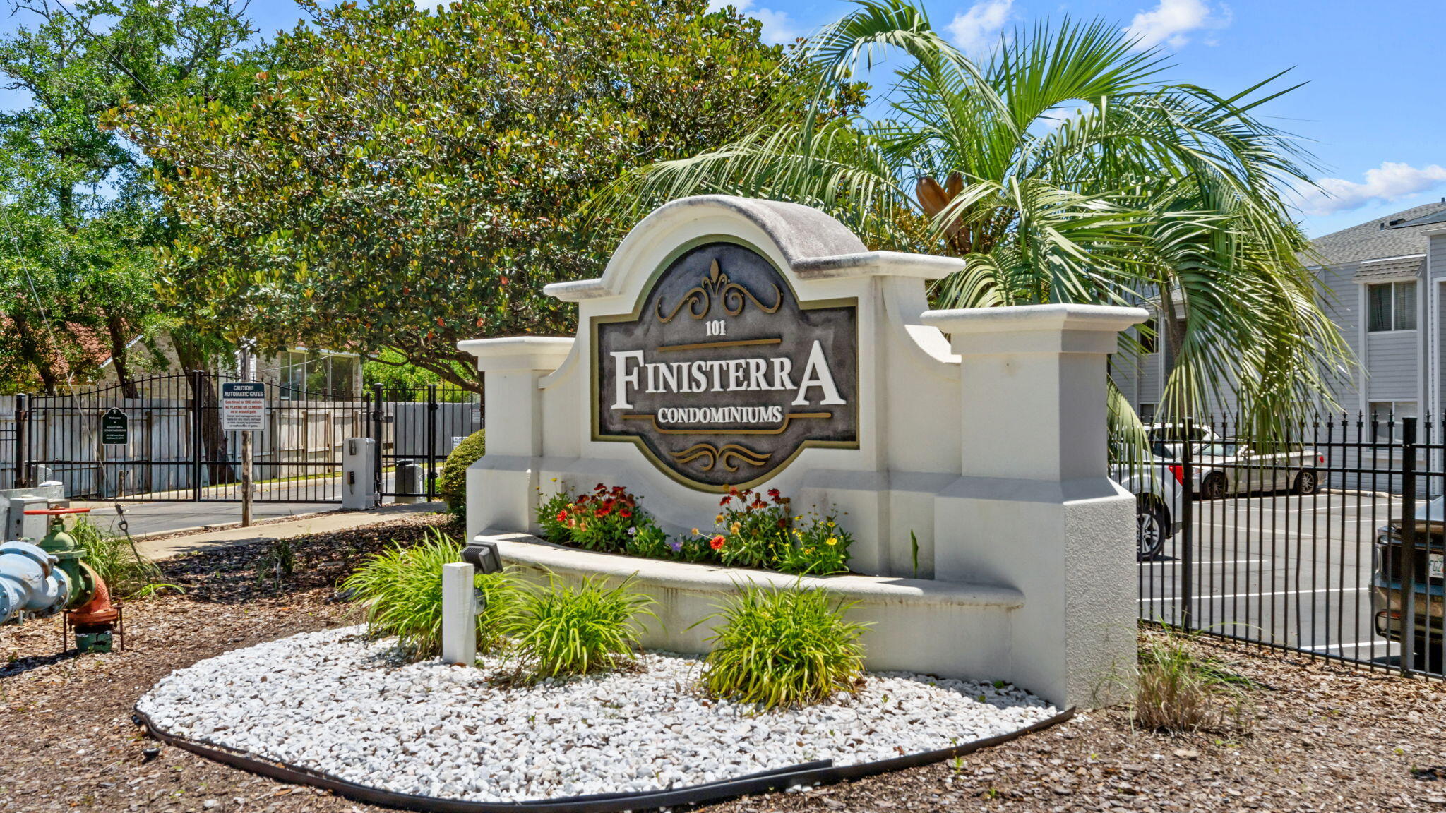 FINISTERRA CONDO - Residential