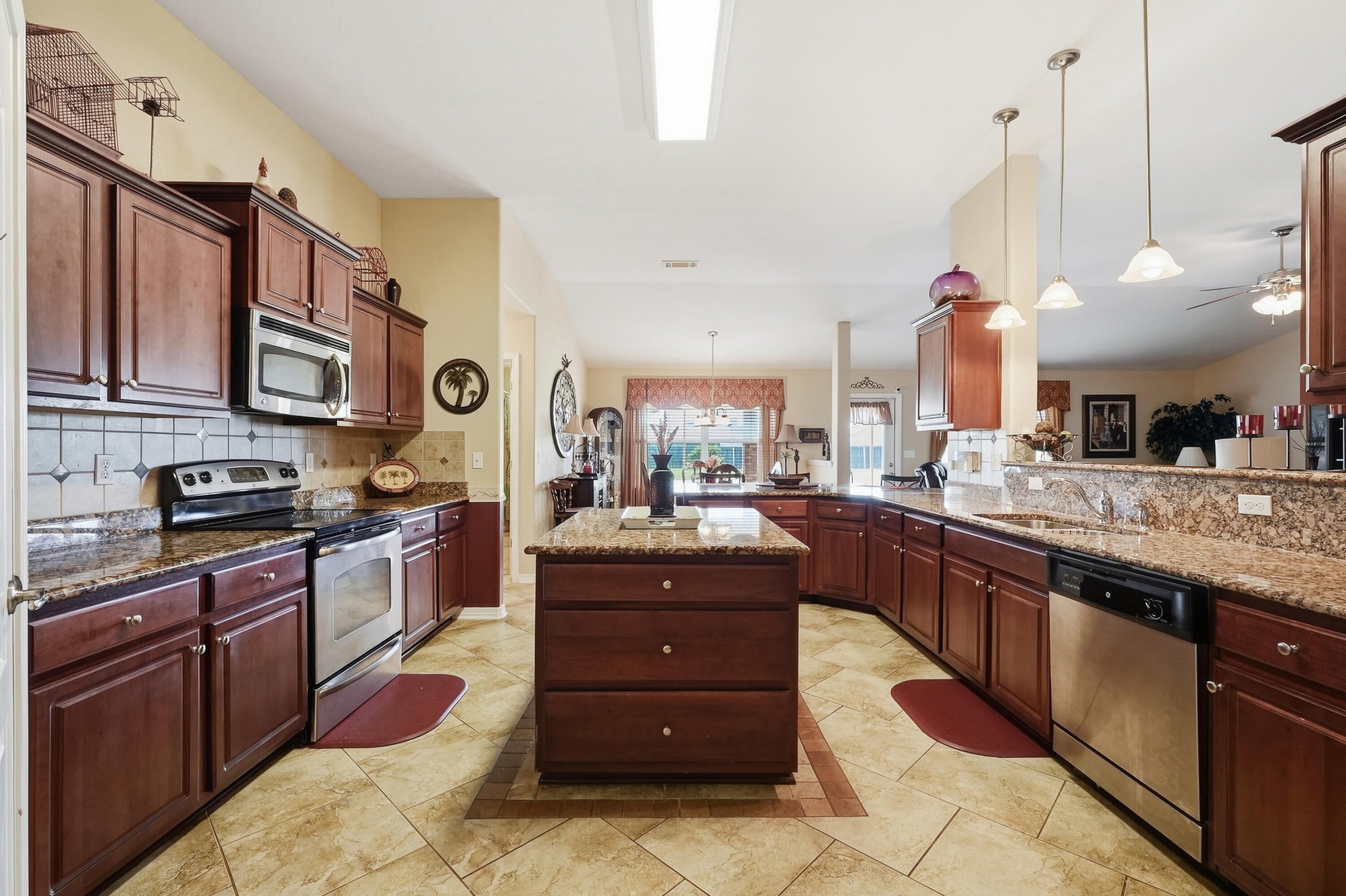 BROWNSTONE MANOR - Residential