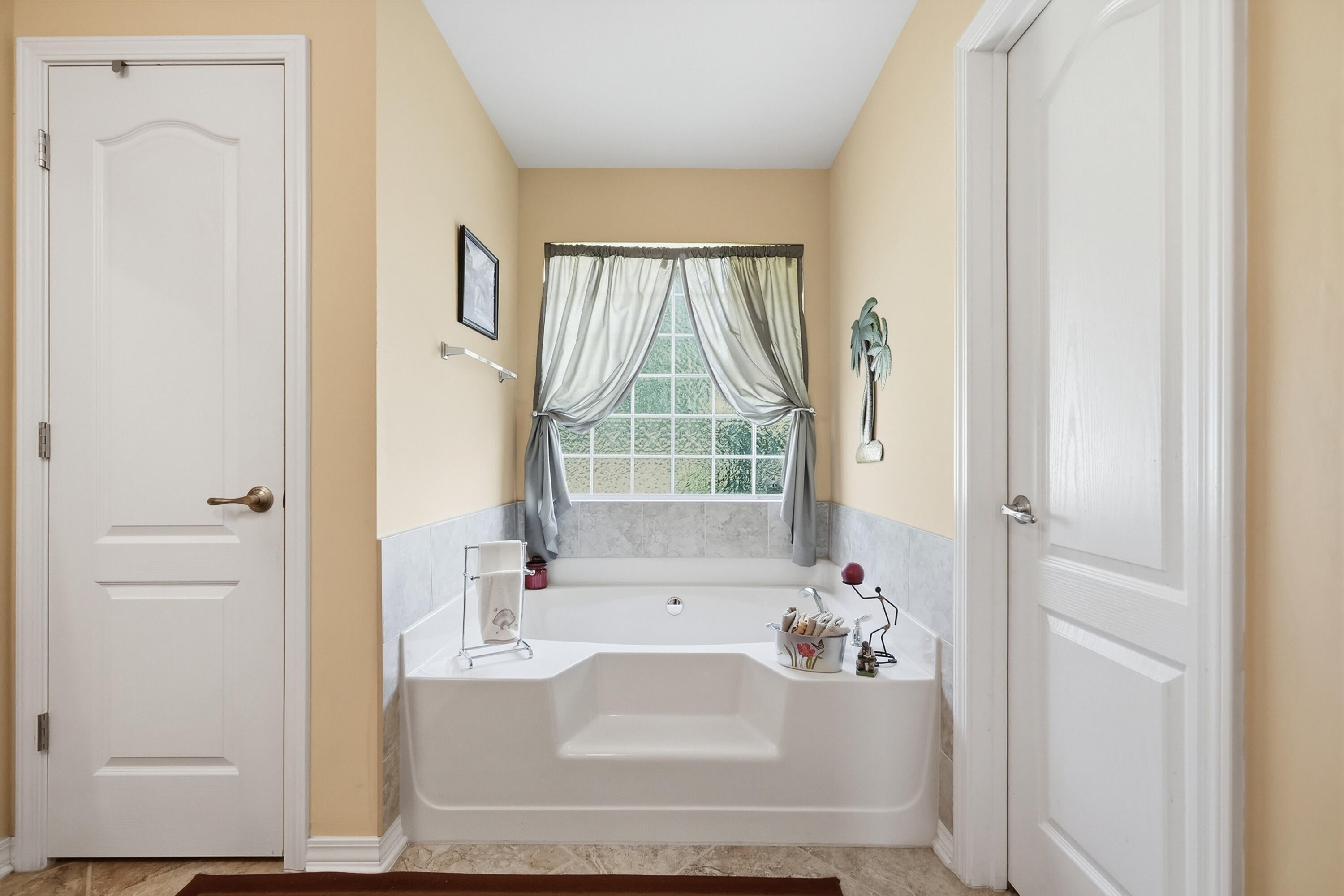 BROWNSTONE MANOR - Residential