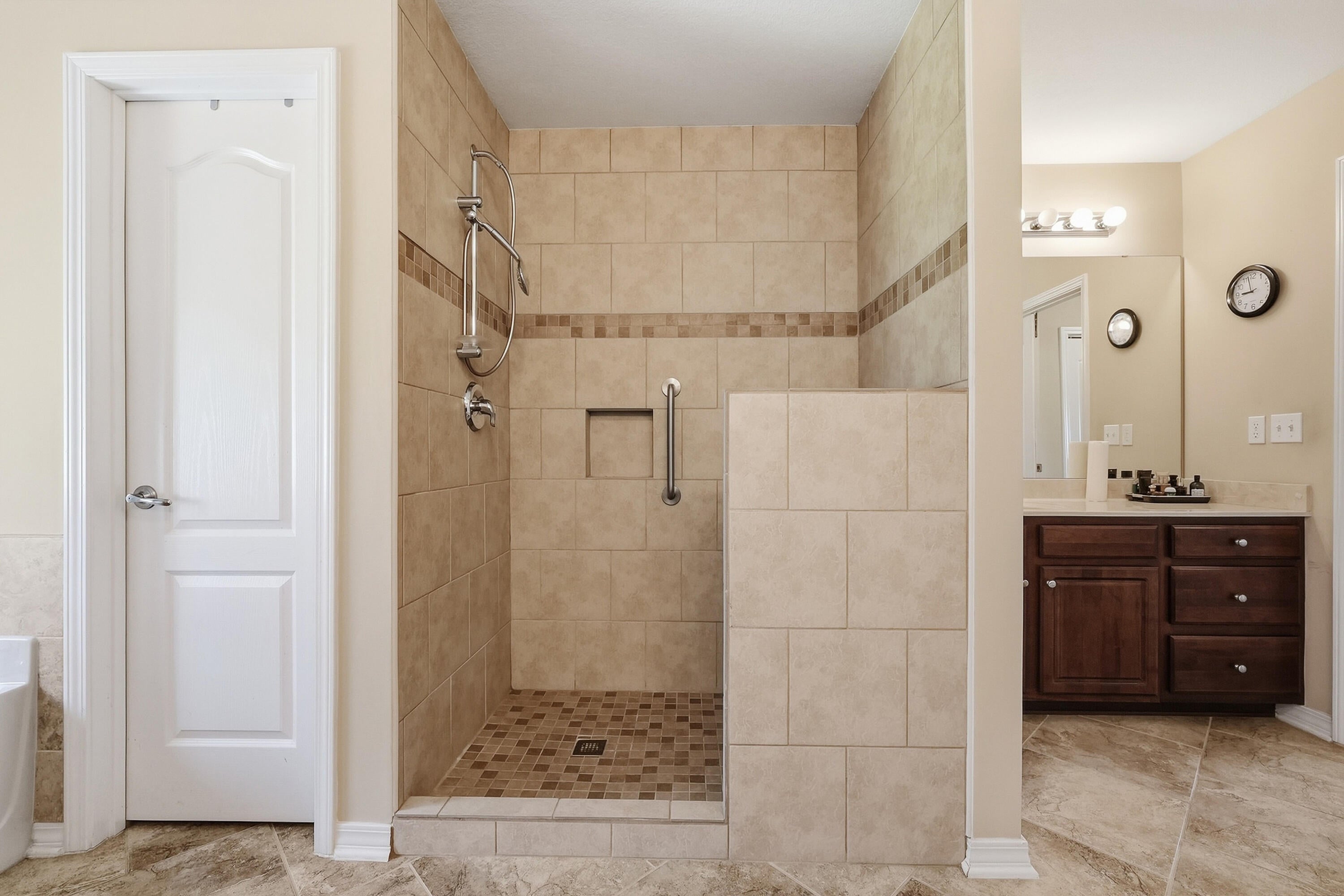 BROWNSTONE MANOR - Residential