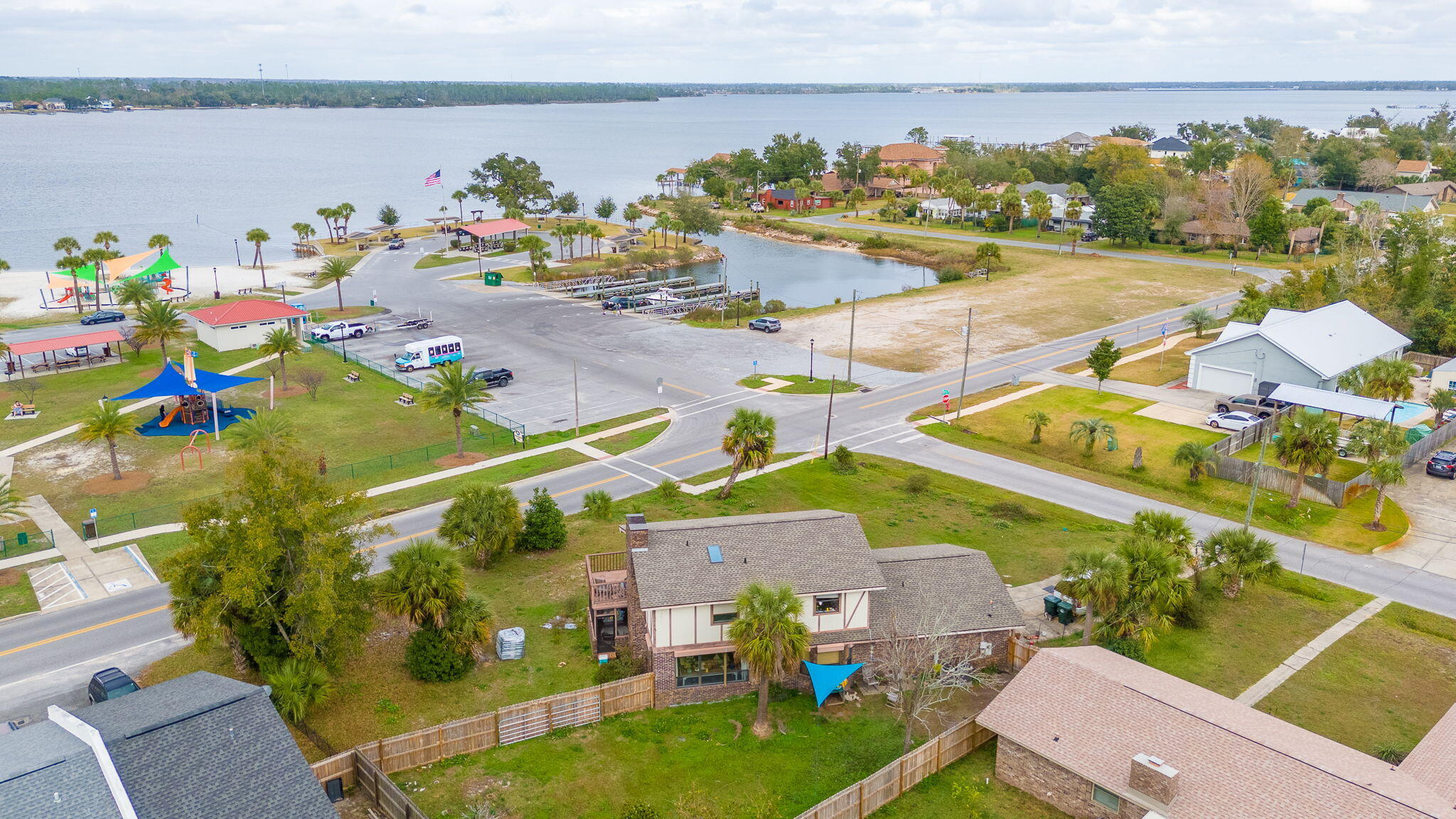 BAY PARK MANOR THE - Residential