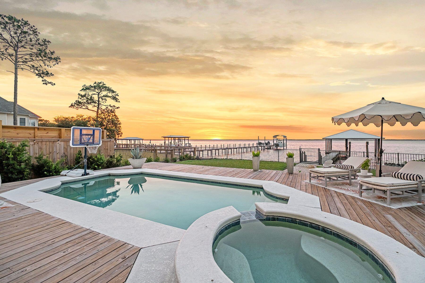 BAY PINE SHORES - Residential