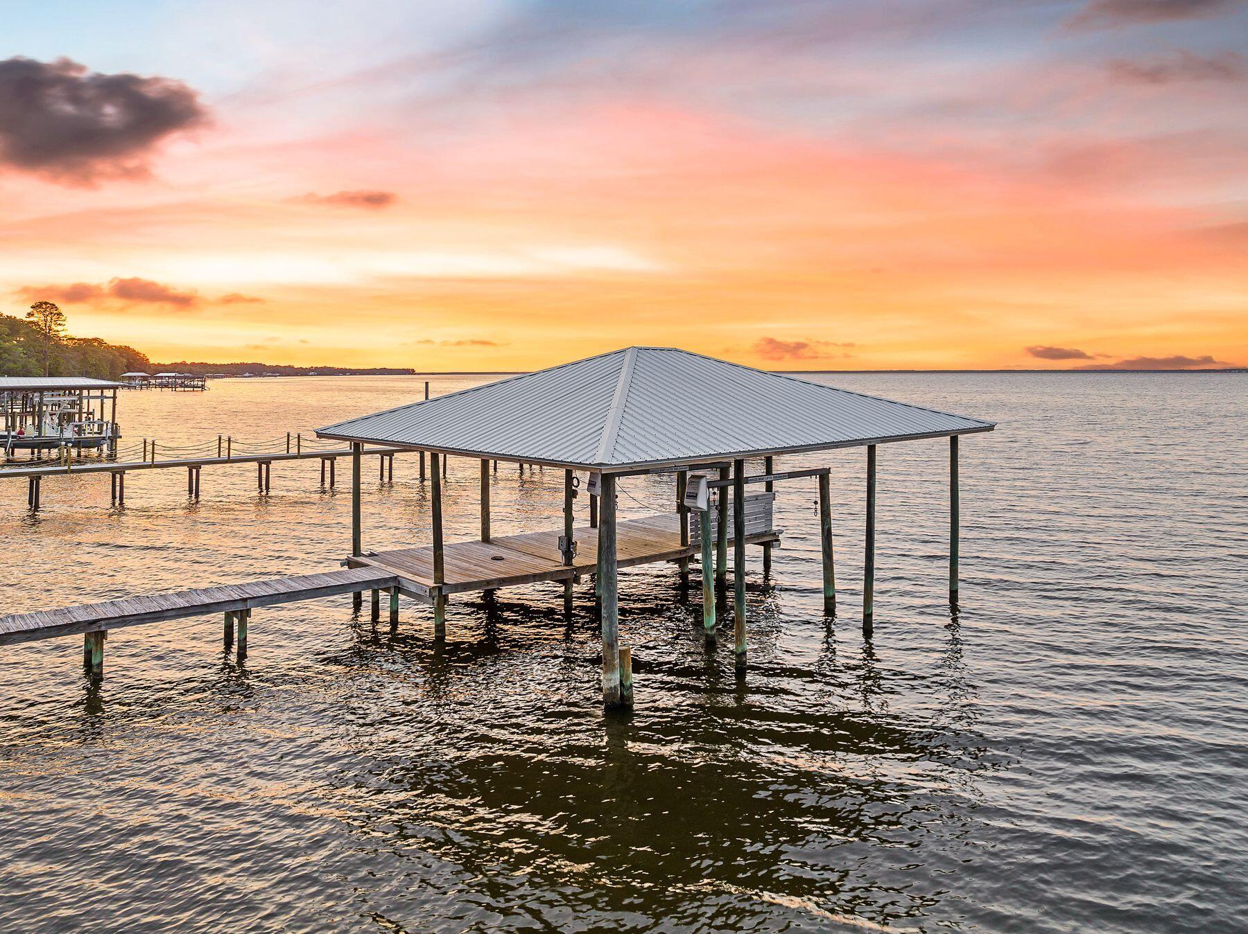 BAY PINE SHORES - Residential