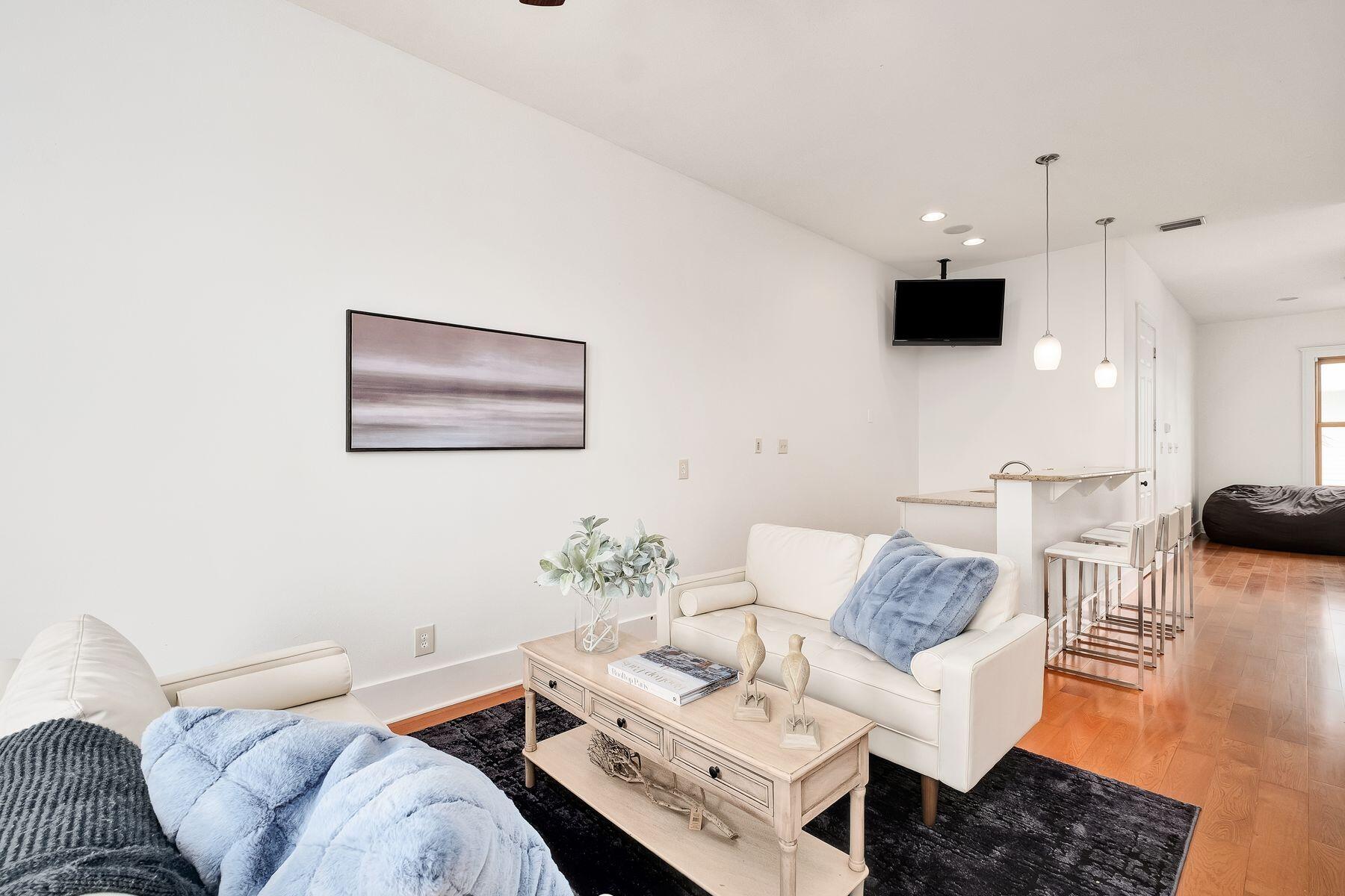 BAY PINE SHORES - Residential