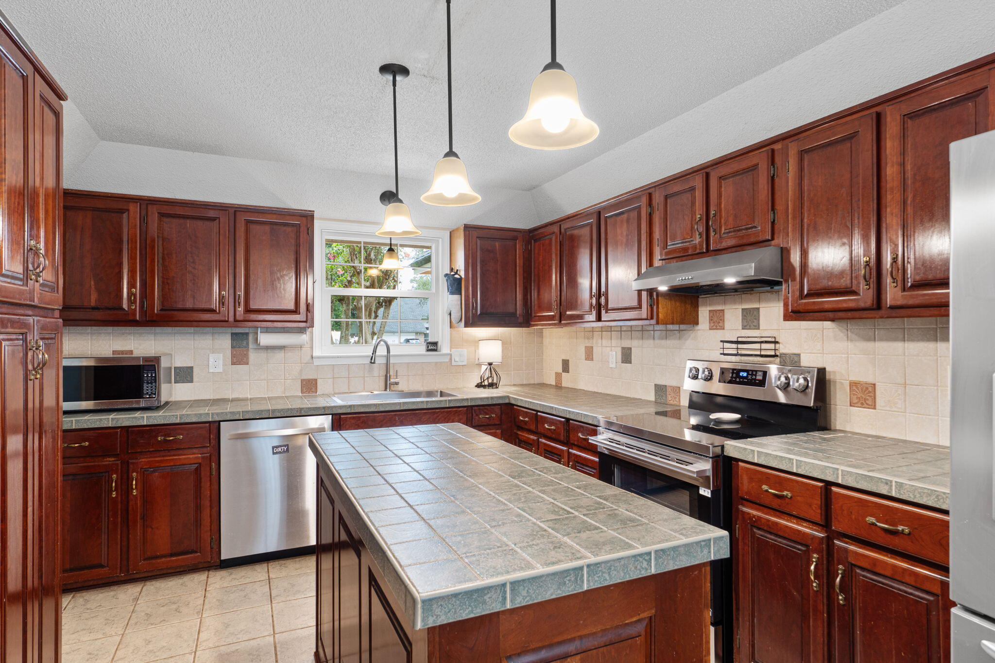 ROCKY BAYOU COUNTRY CLUB ESTATES 6 - Residential