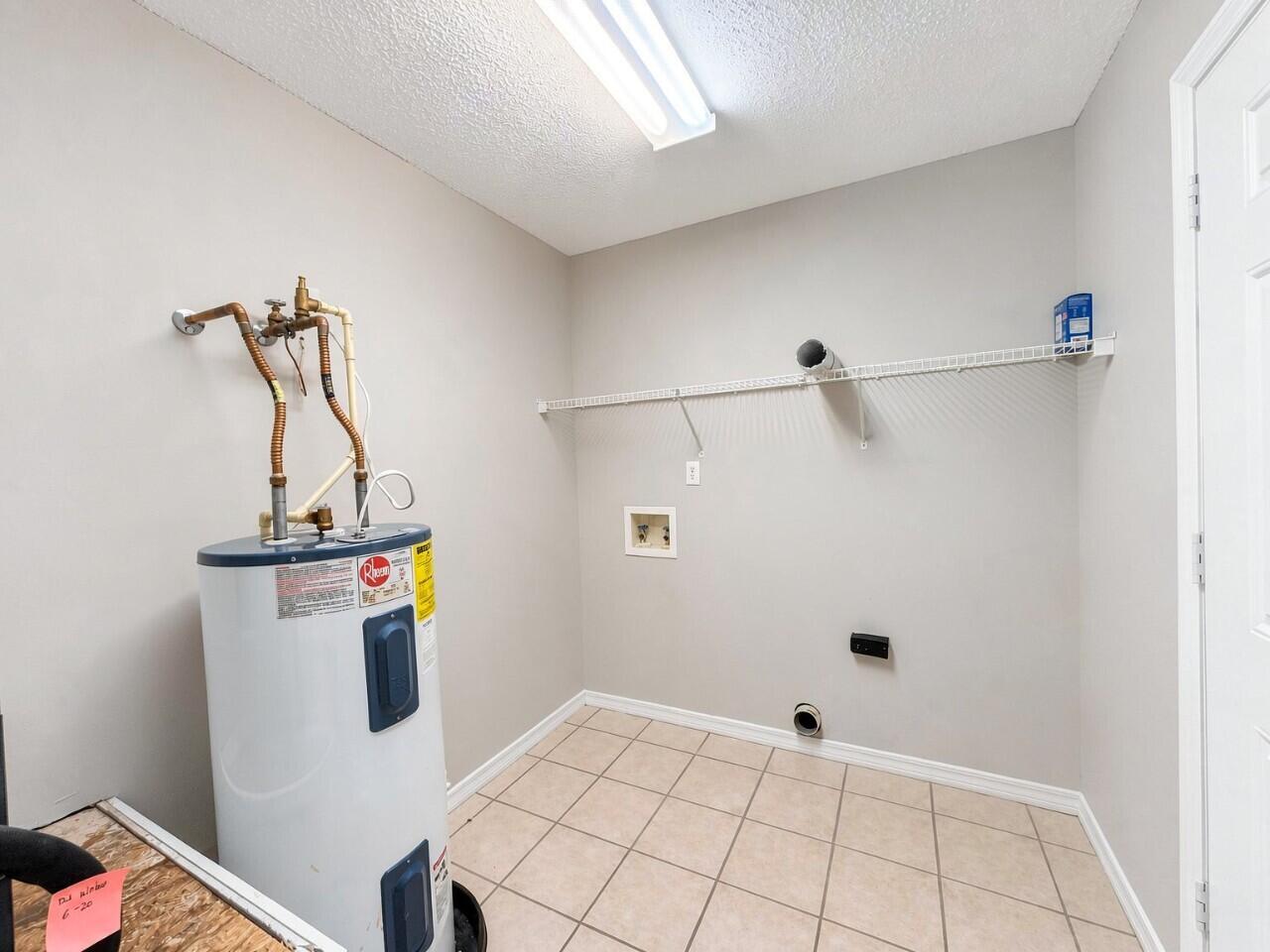 OAK PARK TOWNHOMES - Residential Lease