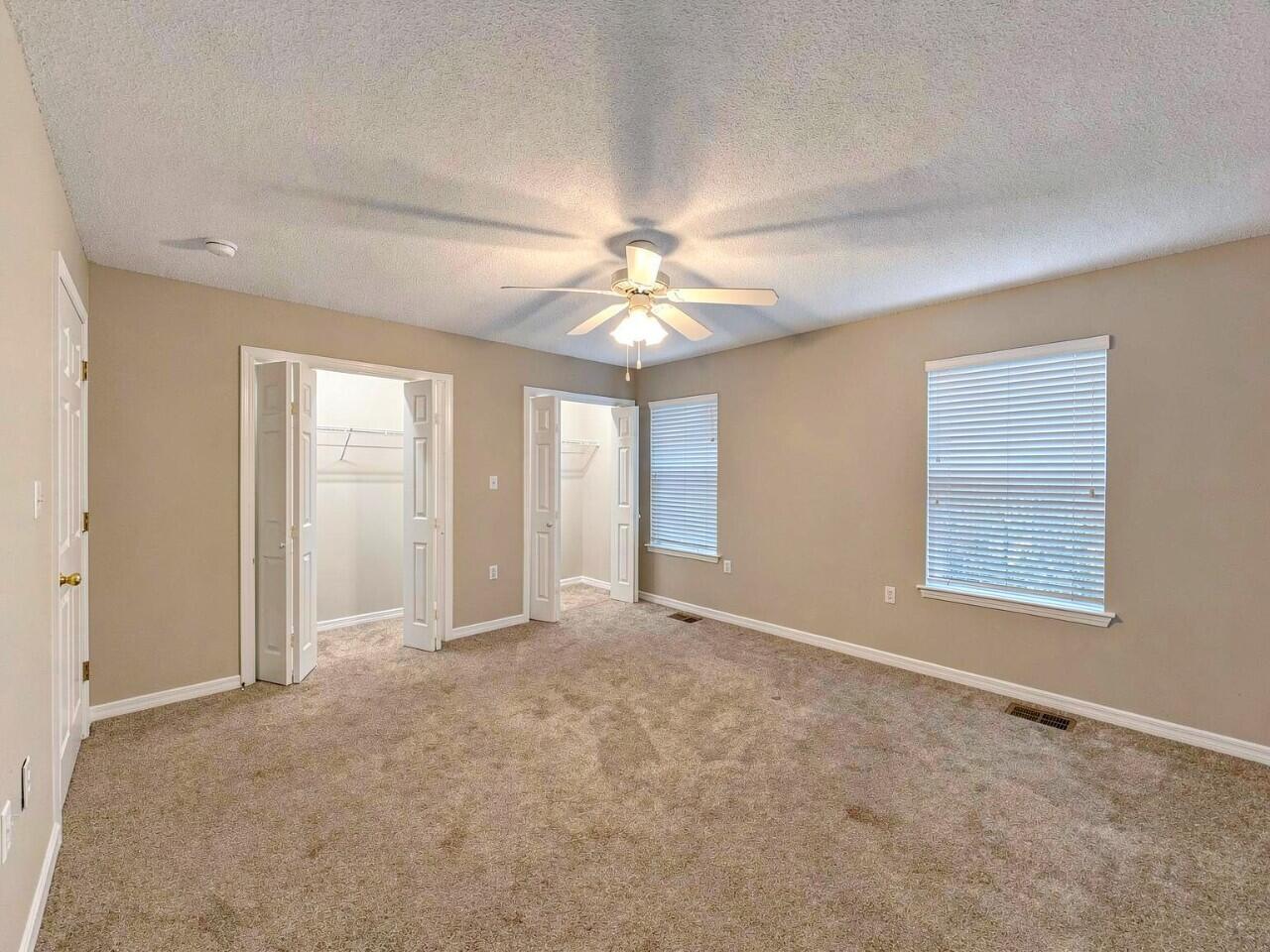 OAK PARK TOWNHOMES - Residential Lease