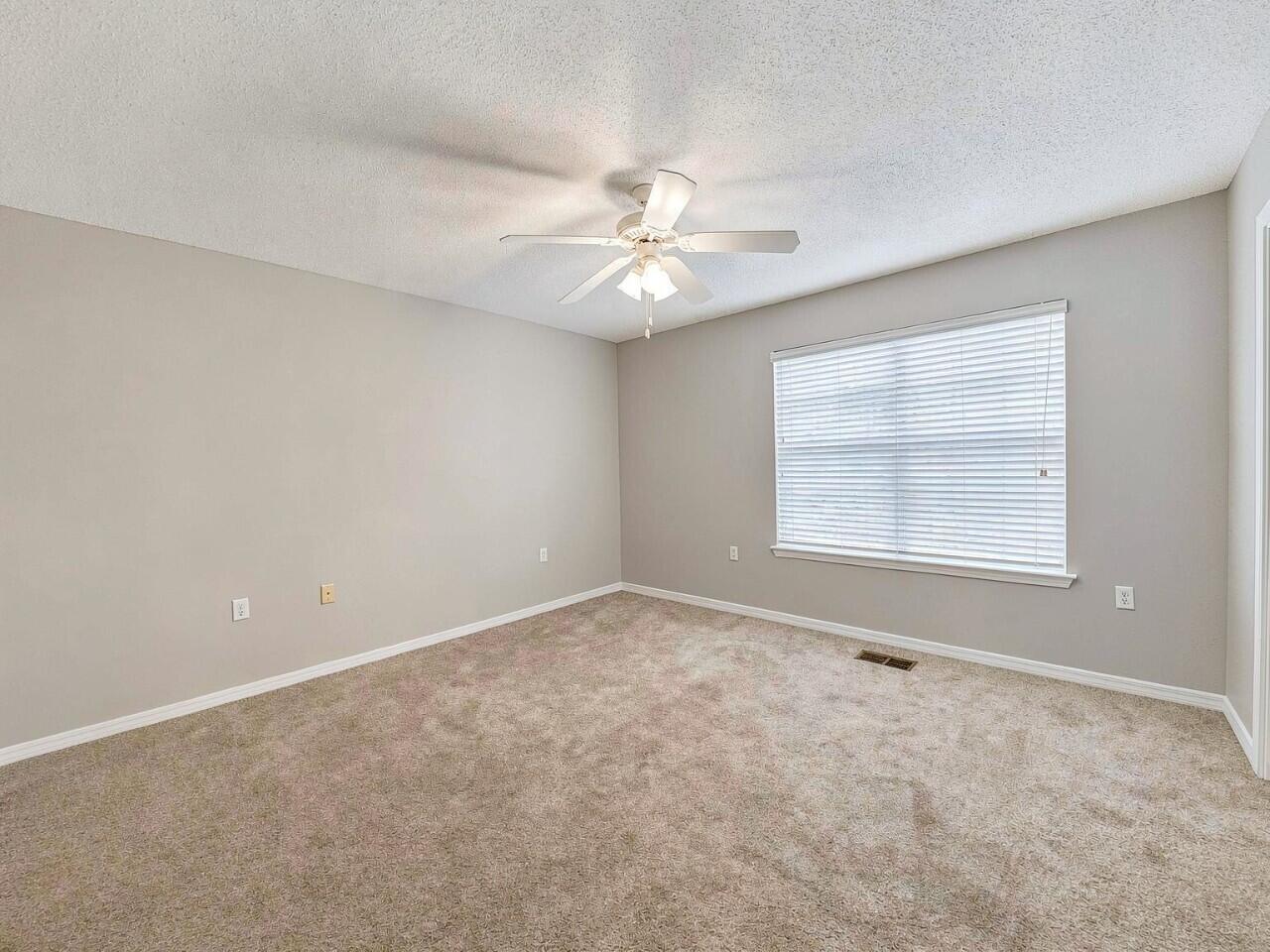 OAK PARK TOWNHOMES - Residential Lease