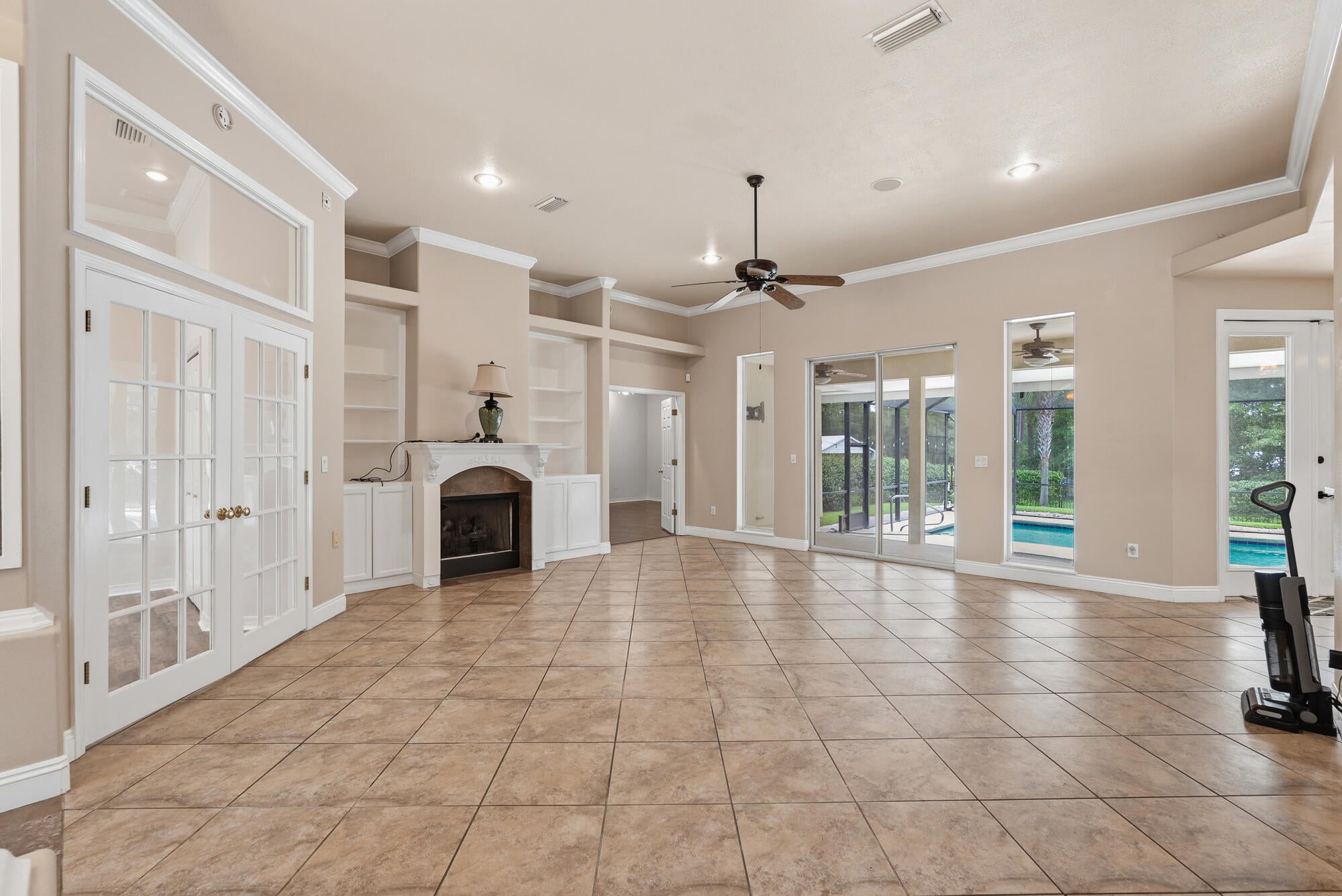 PINE SHORES - Residential