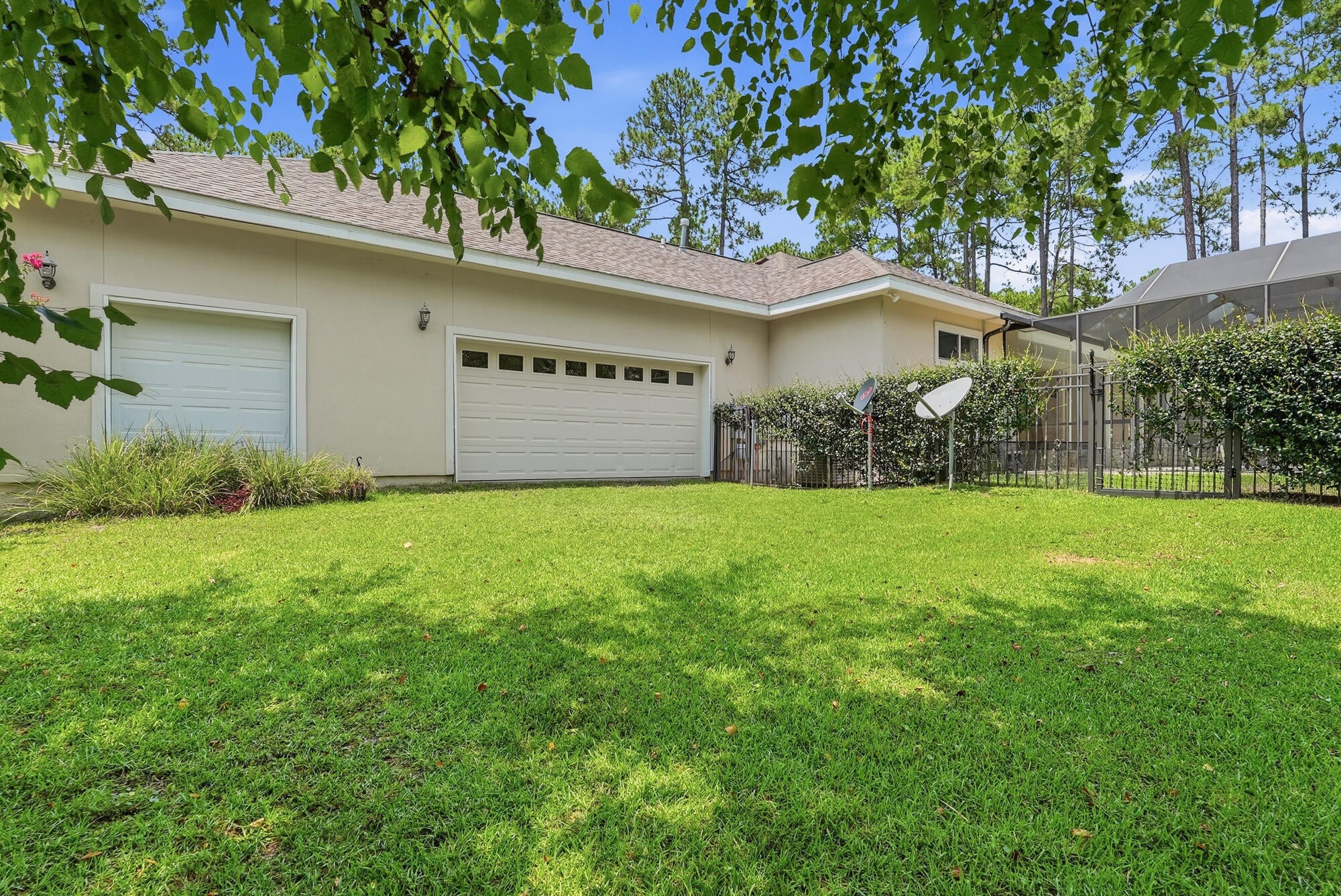 PINE SHORES - Residential