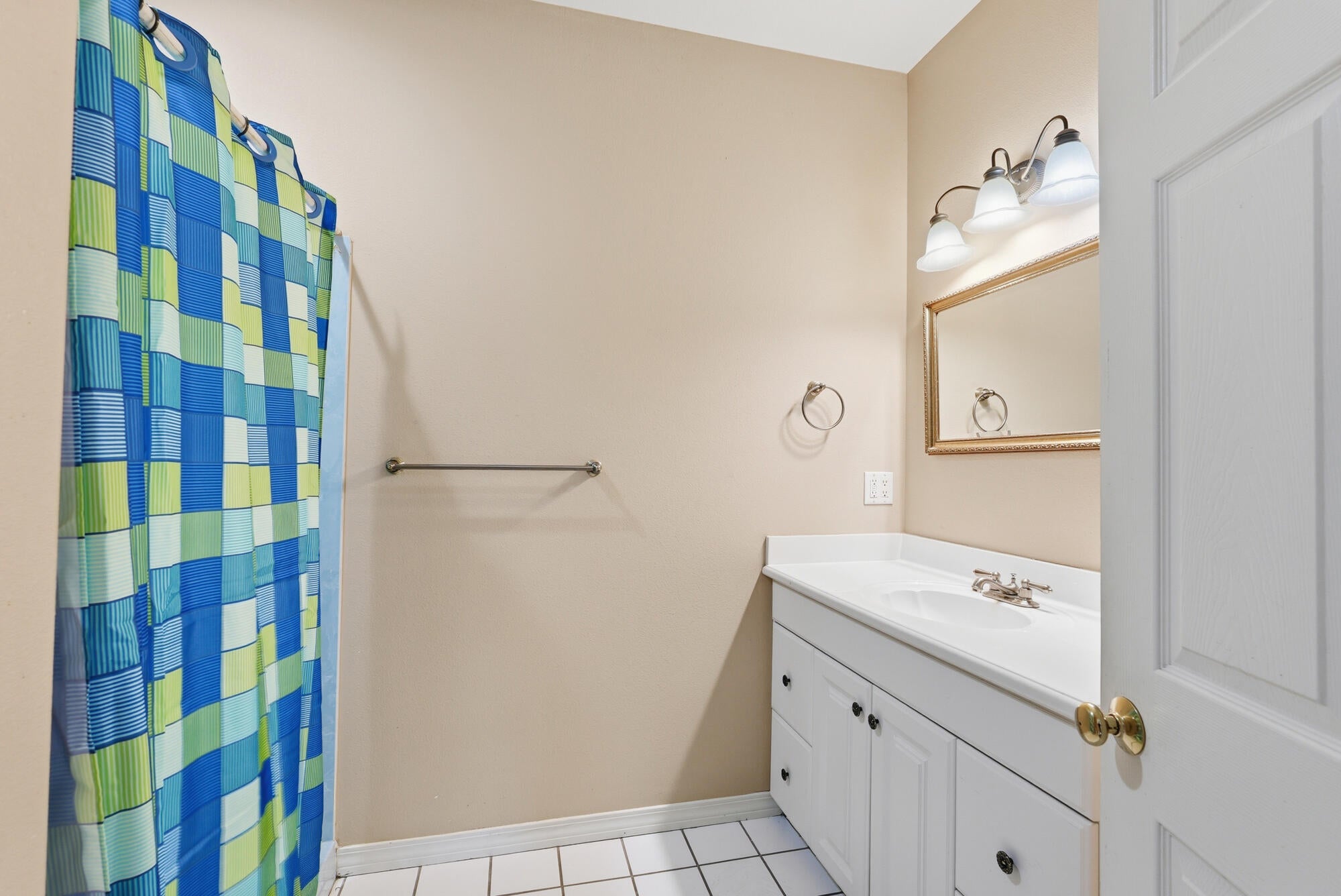 PINE SHORES - Residential
