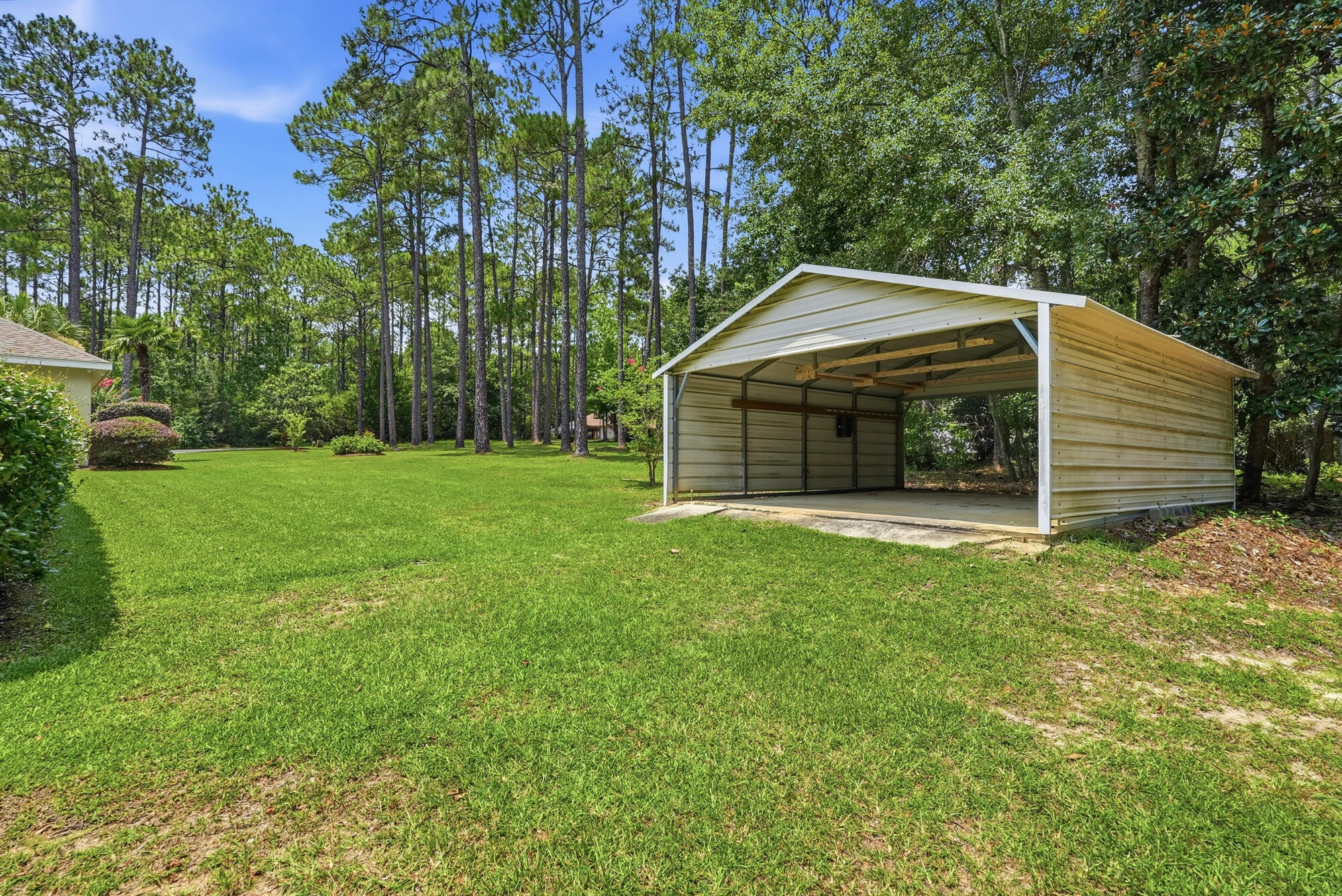 PINE SHORES - Residential