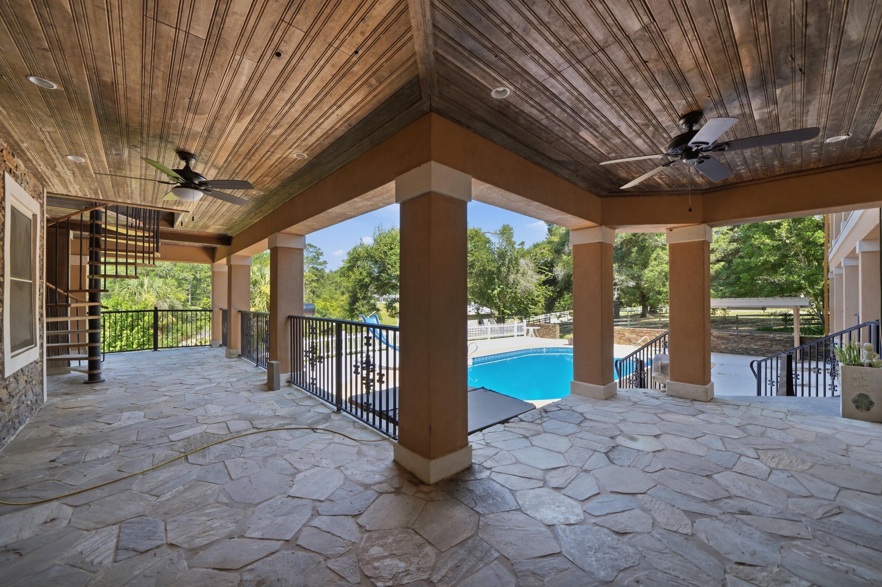 KENNEDY LAKE (UNRECORDED) - Residential