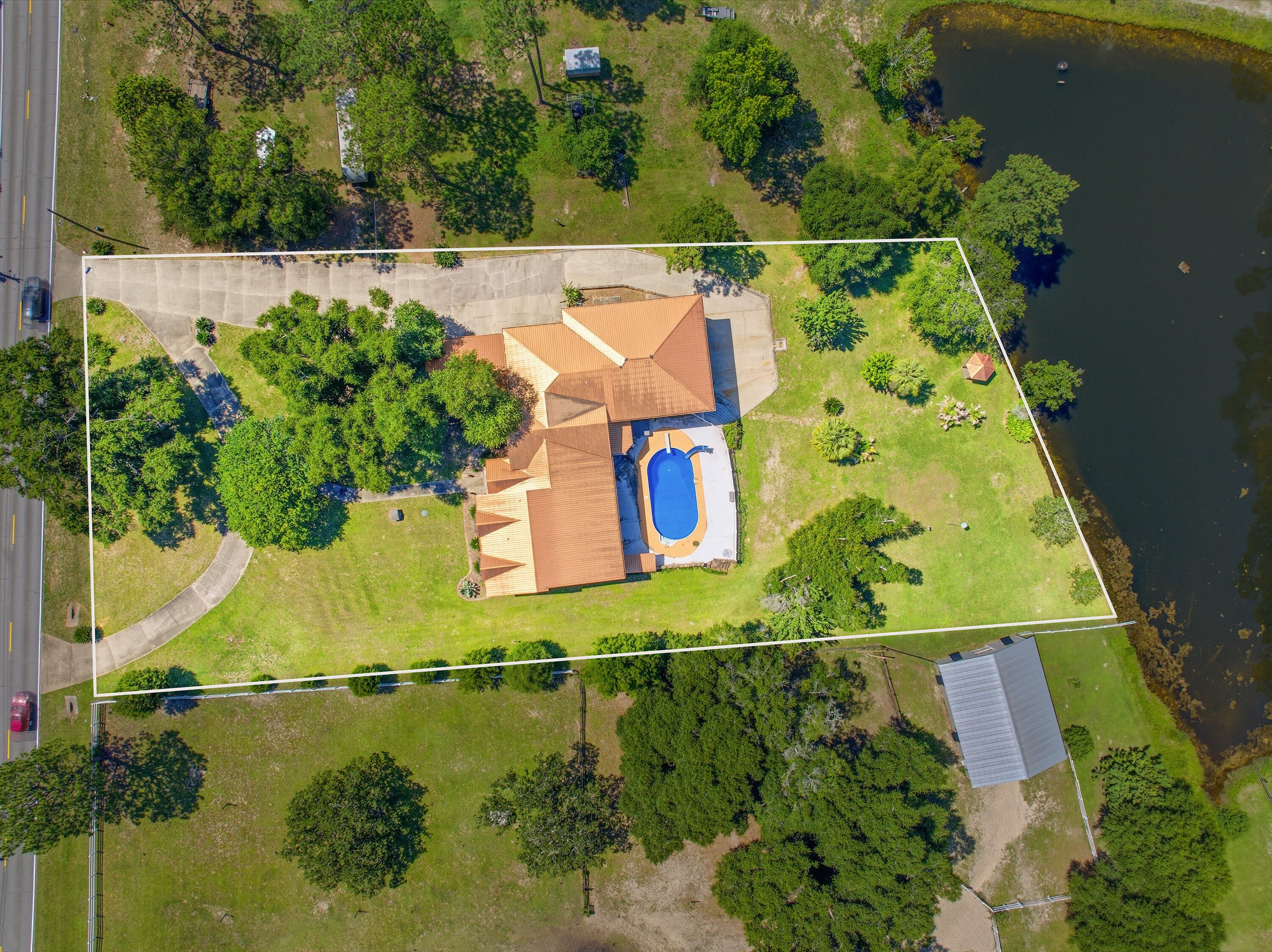 KENNEDY LAKE (UNRECORDED) - Residential