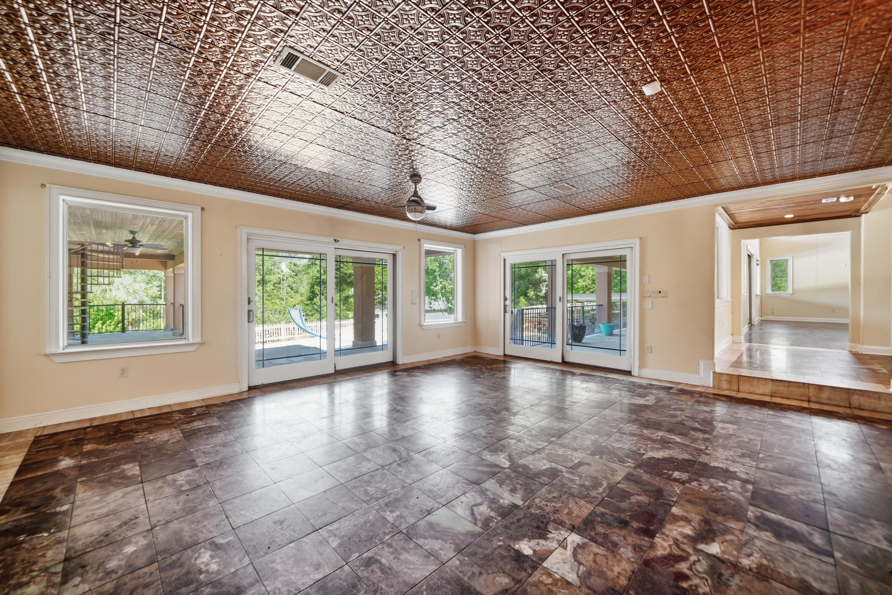 KENNEDY LAKE (UNRECORDED) - Residential
