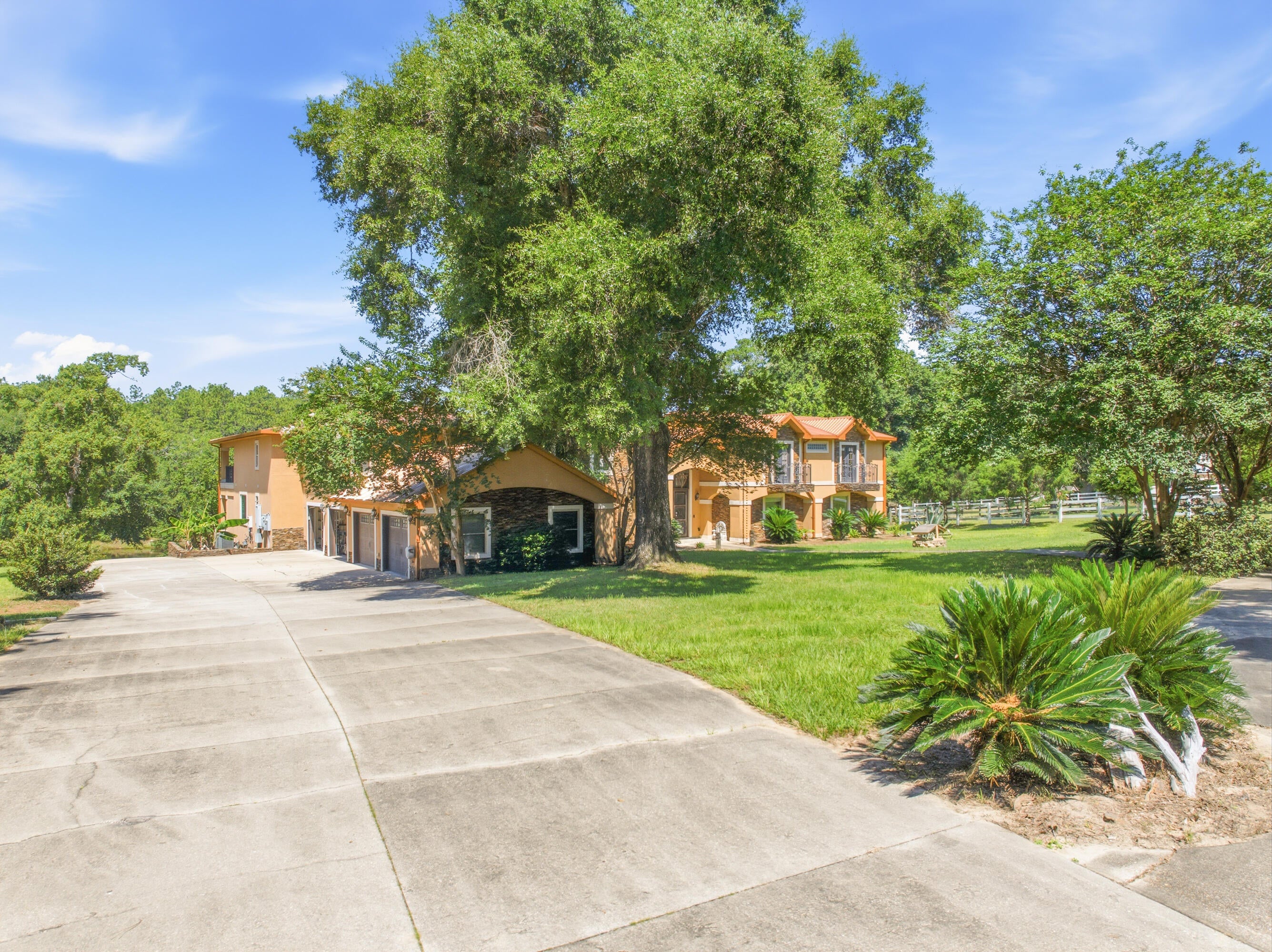 KENNEDY LAKE (UNRECORDED) - Residential