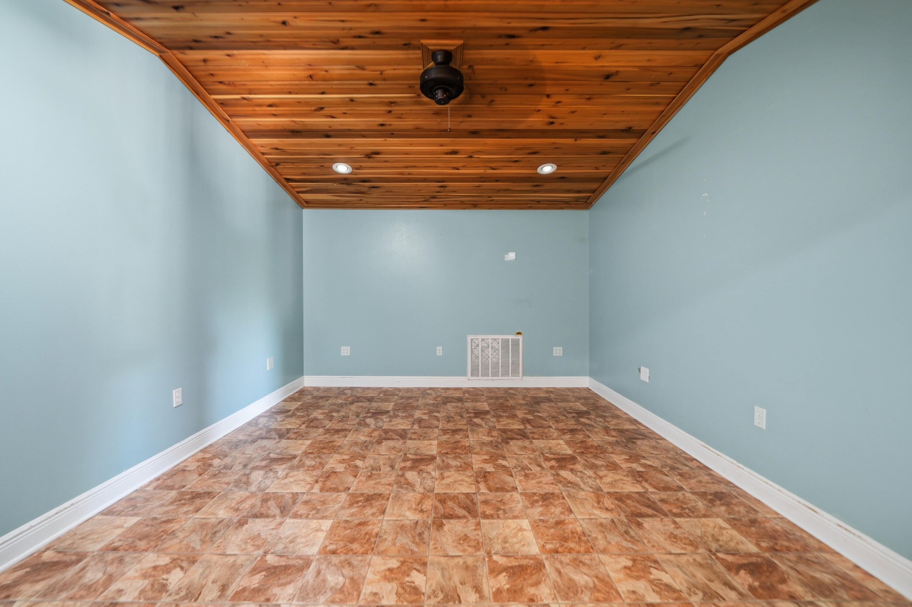 KENNEDY LAKE (UNRECORDED) - Residential