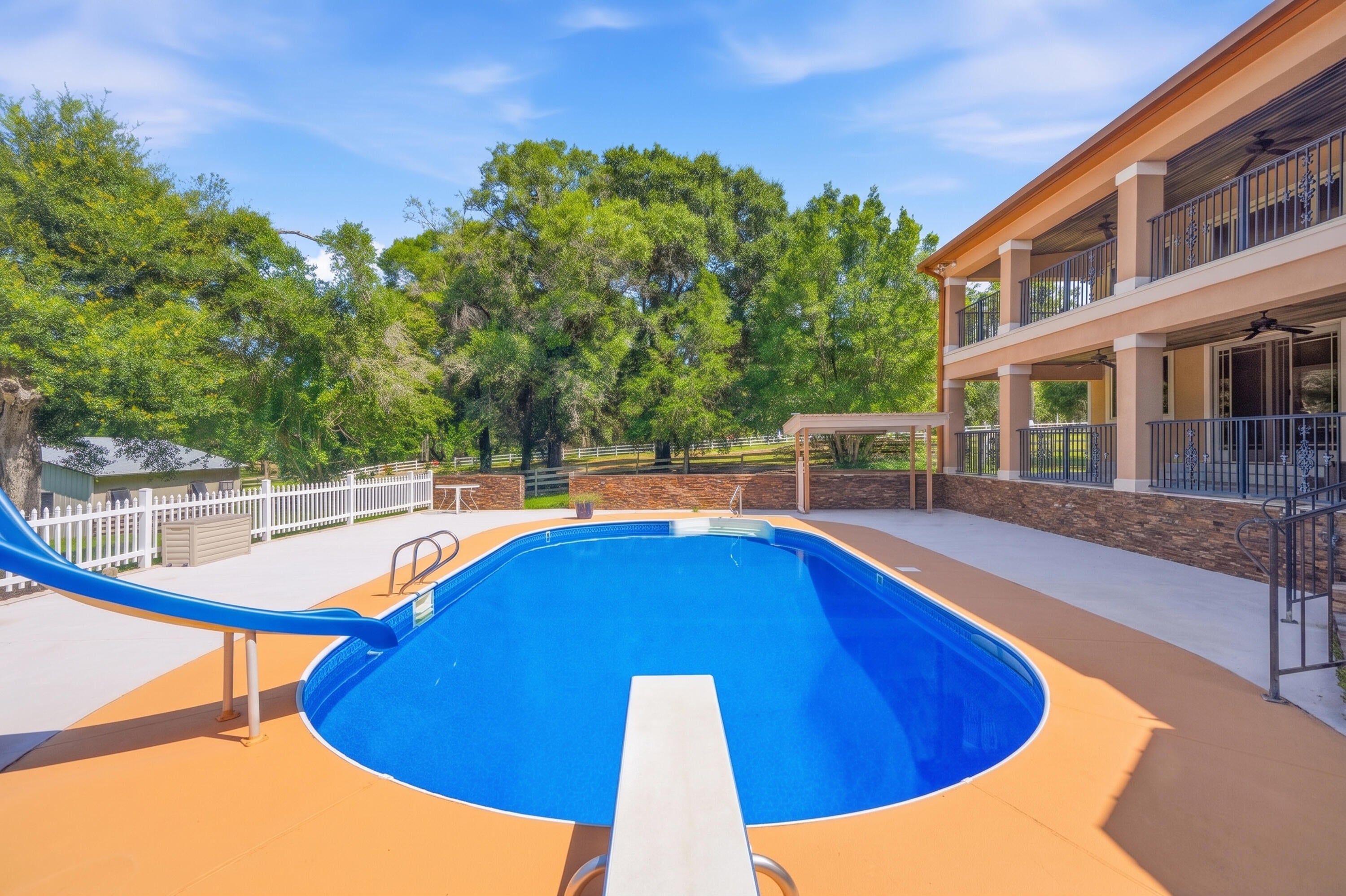 KENNEDY LAKE (UNRECORDED) - Residential