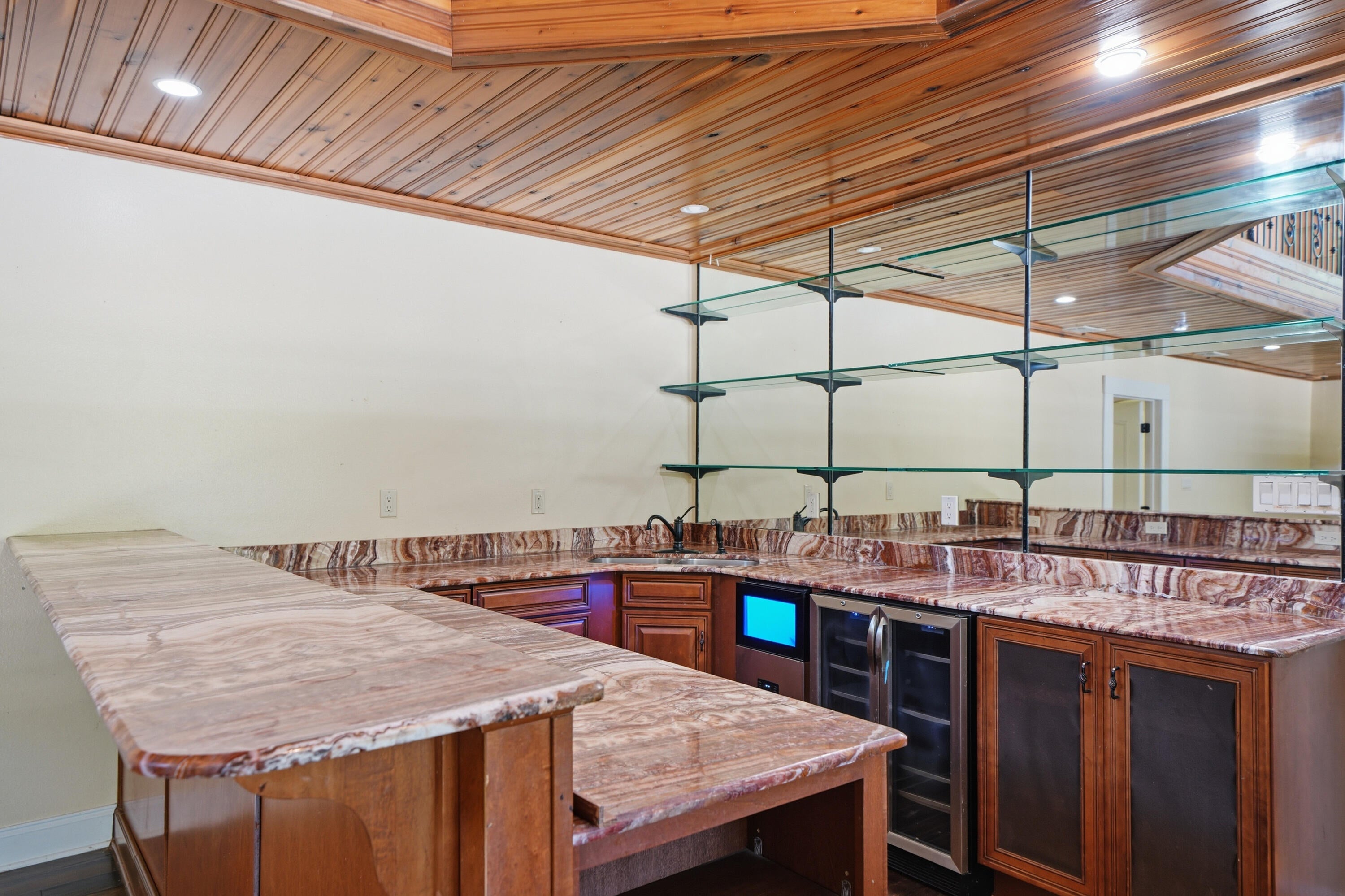 KENNEDY LAKE (UNRECORDED) - Residential
