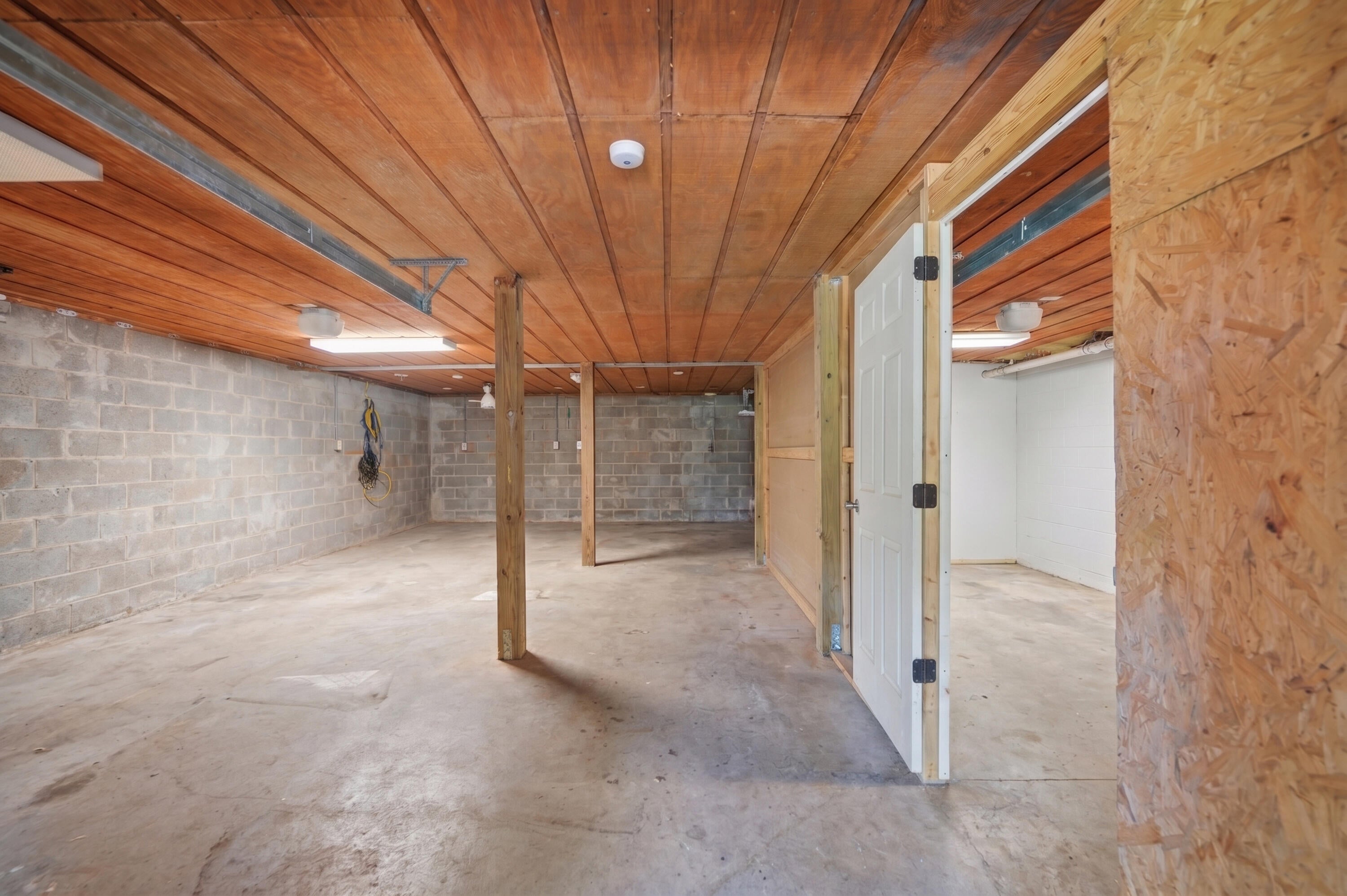 KENNEDY LAKE (UNRECORDED) - Residential