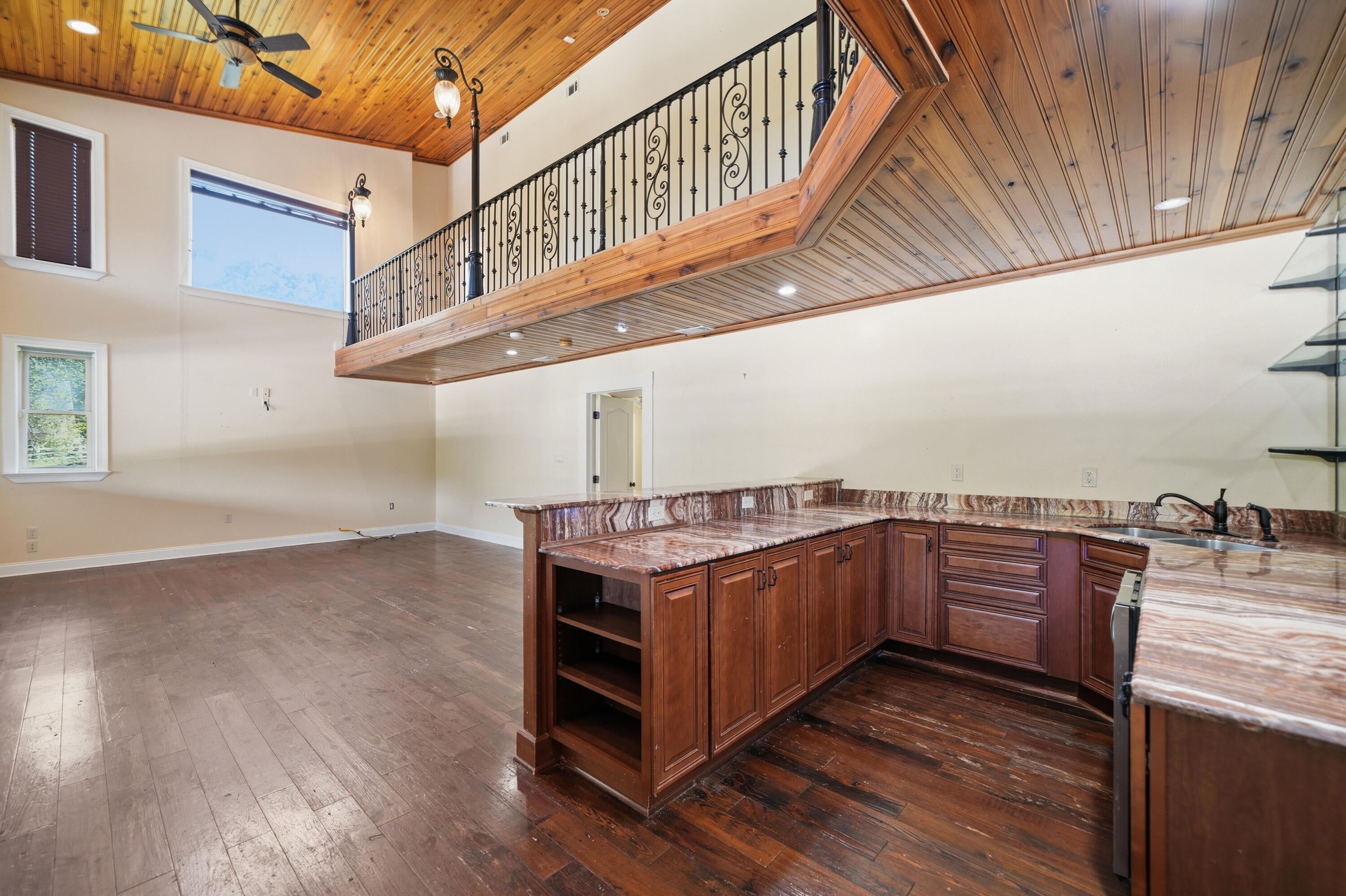KENNEDY LAKE (UNRECORDED) - Residential