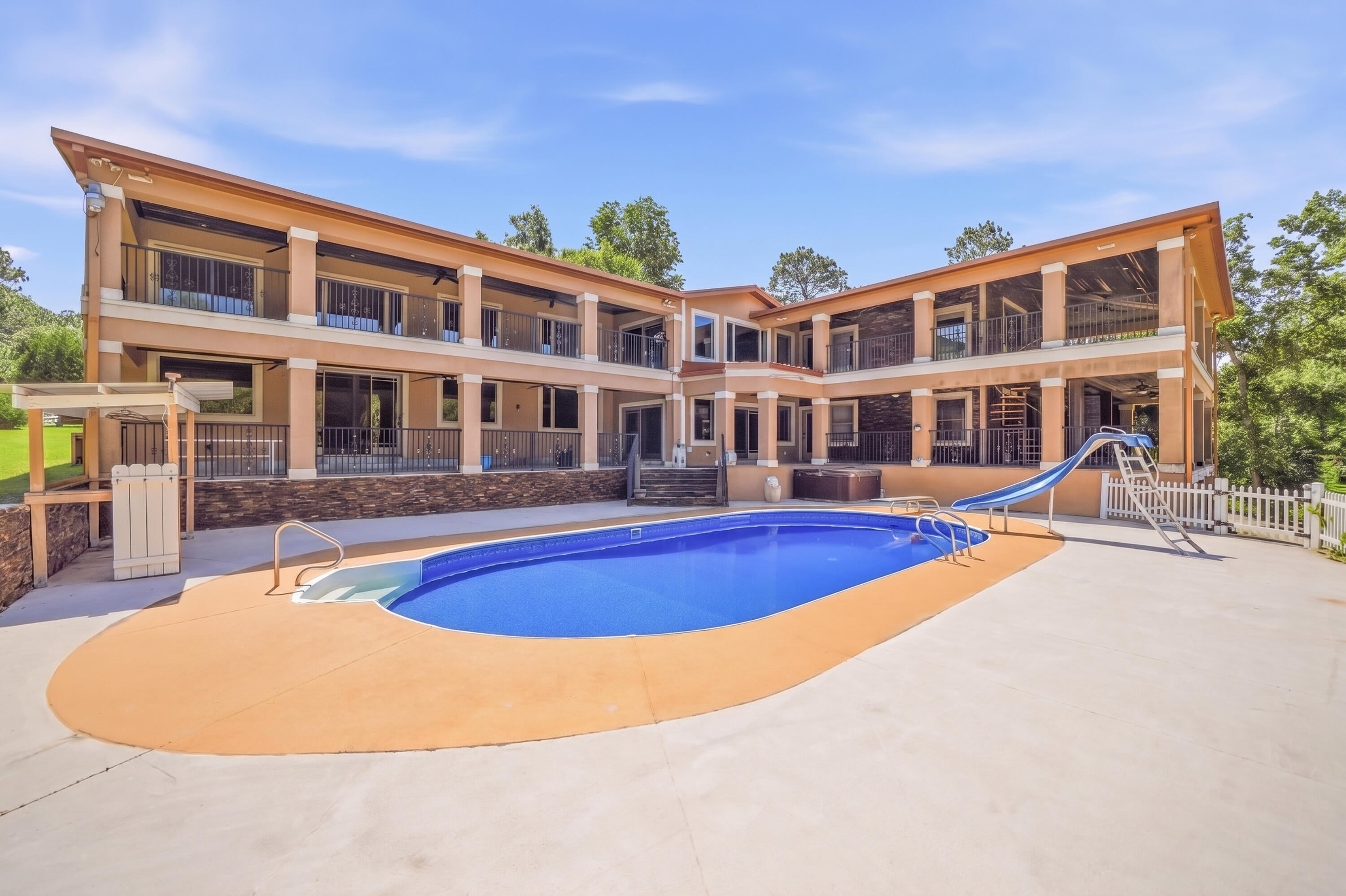 KENNEDY LAKE (UNRECORDED) - Residential
